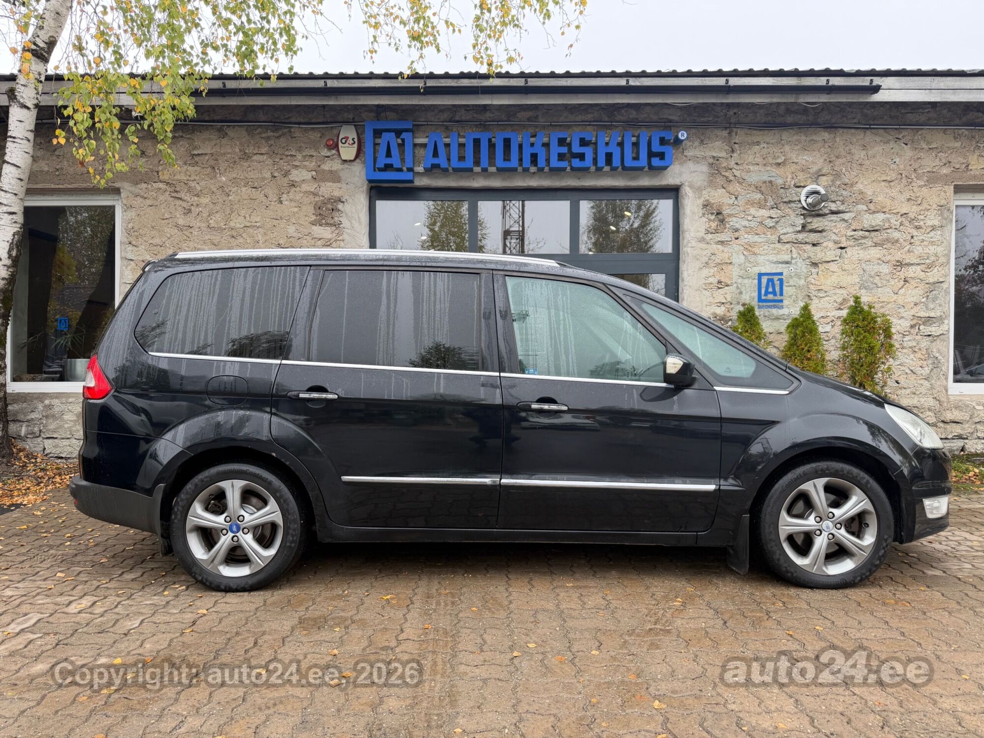 Ford Galaxy 2012 — photo 17