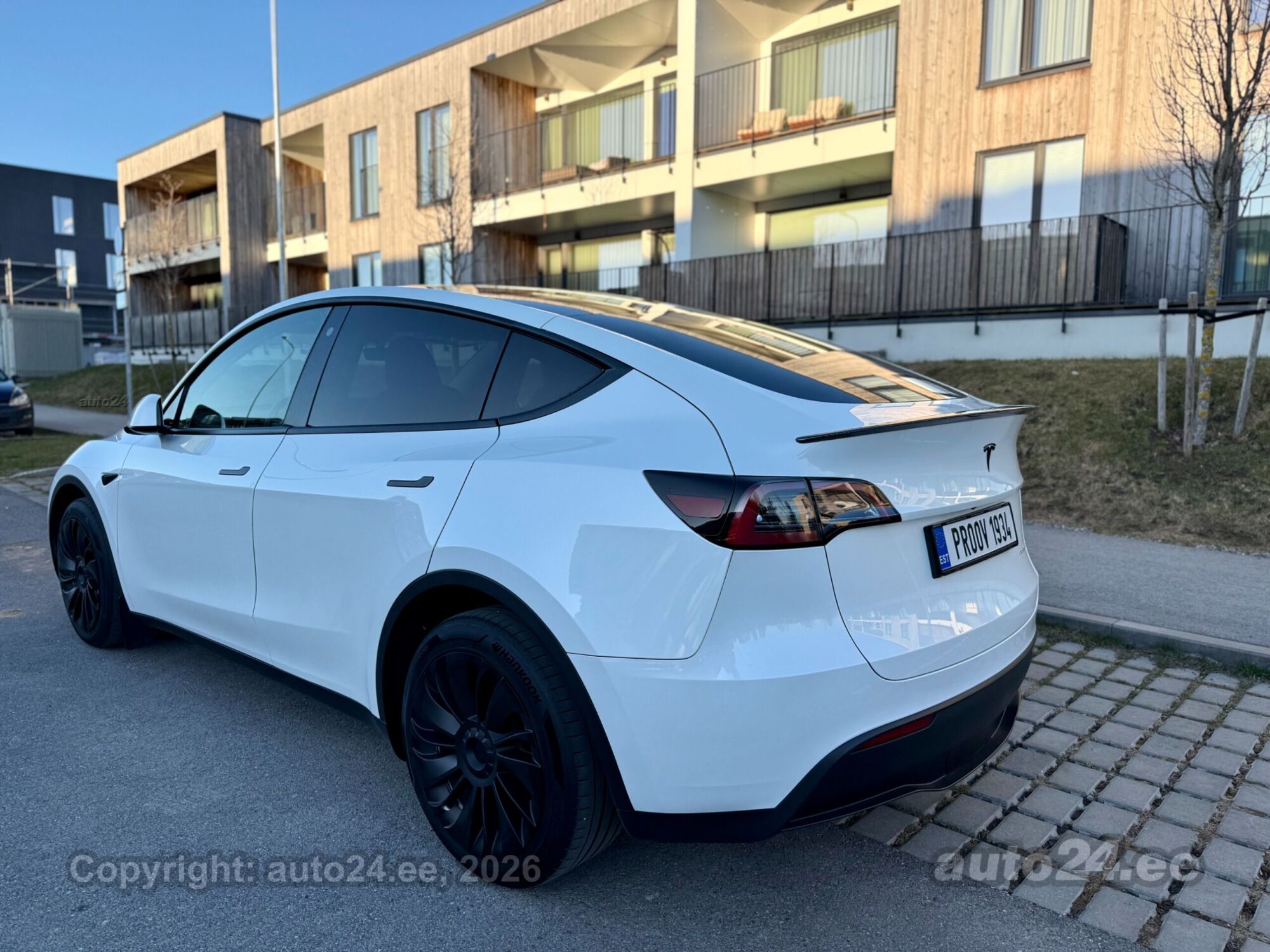 Tesla Model Y - 7