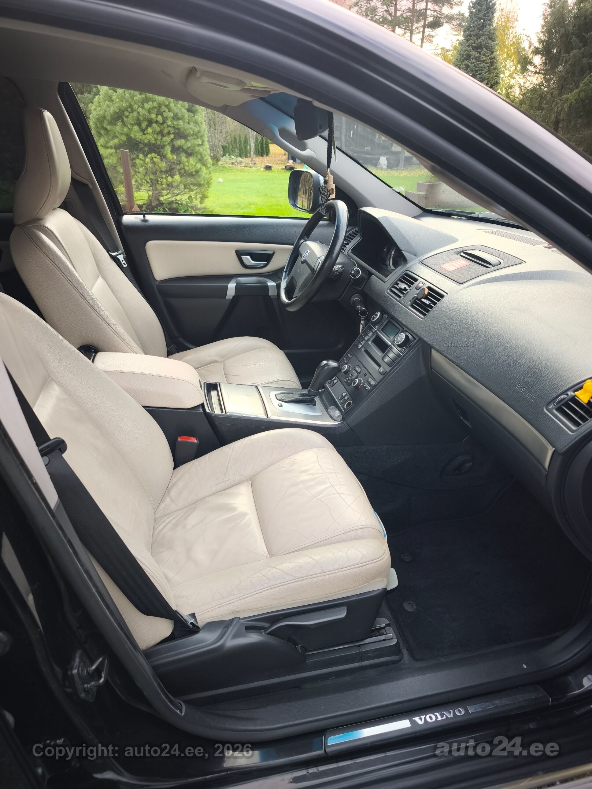 Volvo XC90 2011 — photo 9
