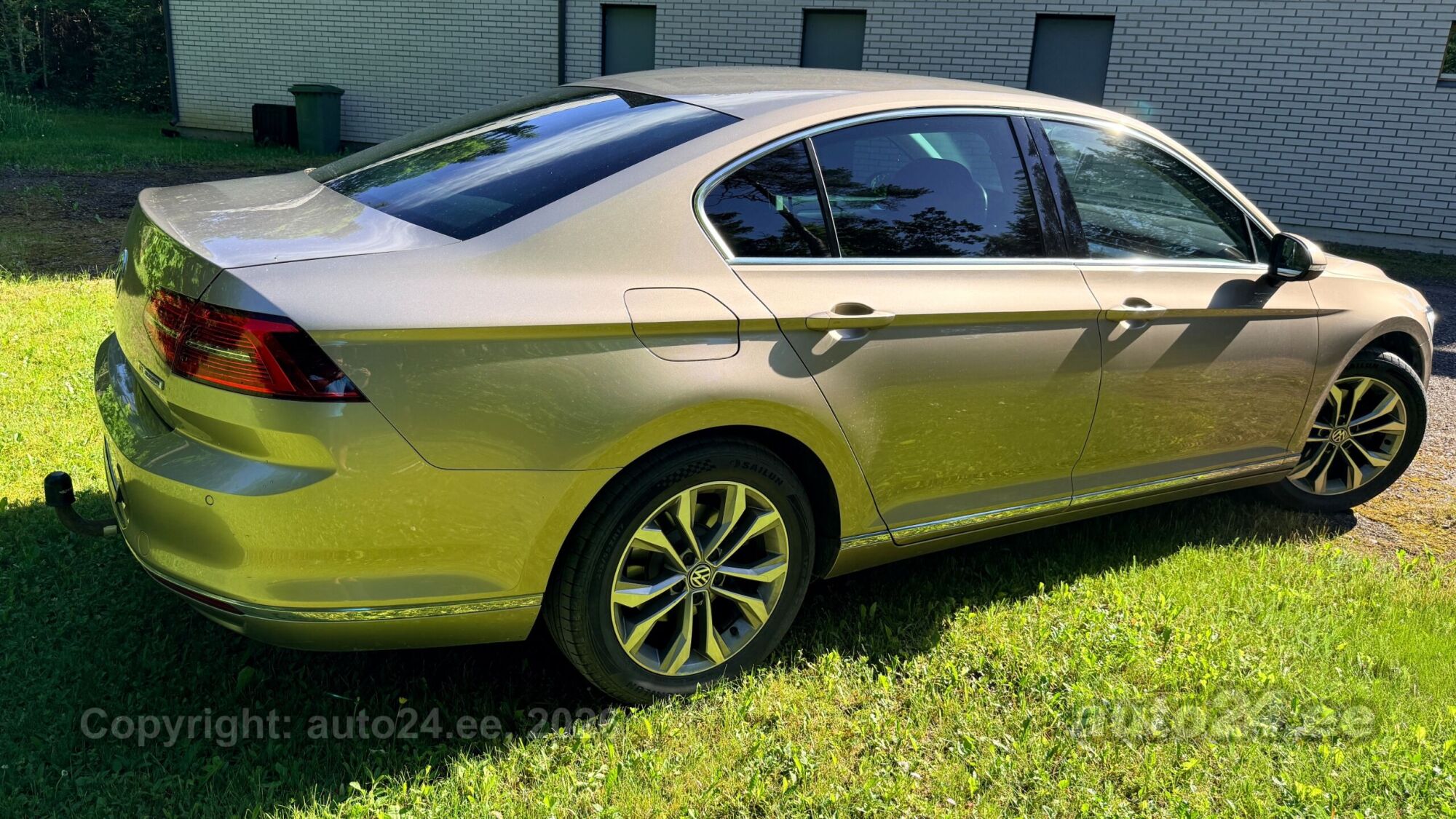Volkswagen Passat - 4