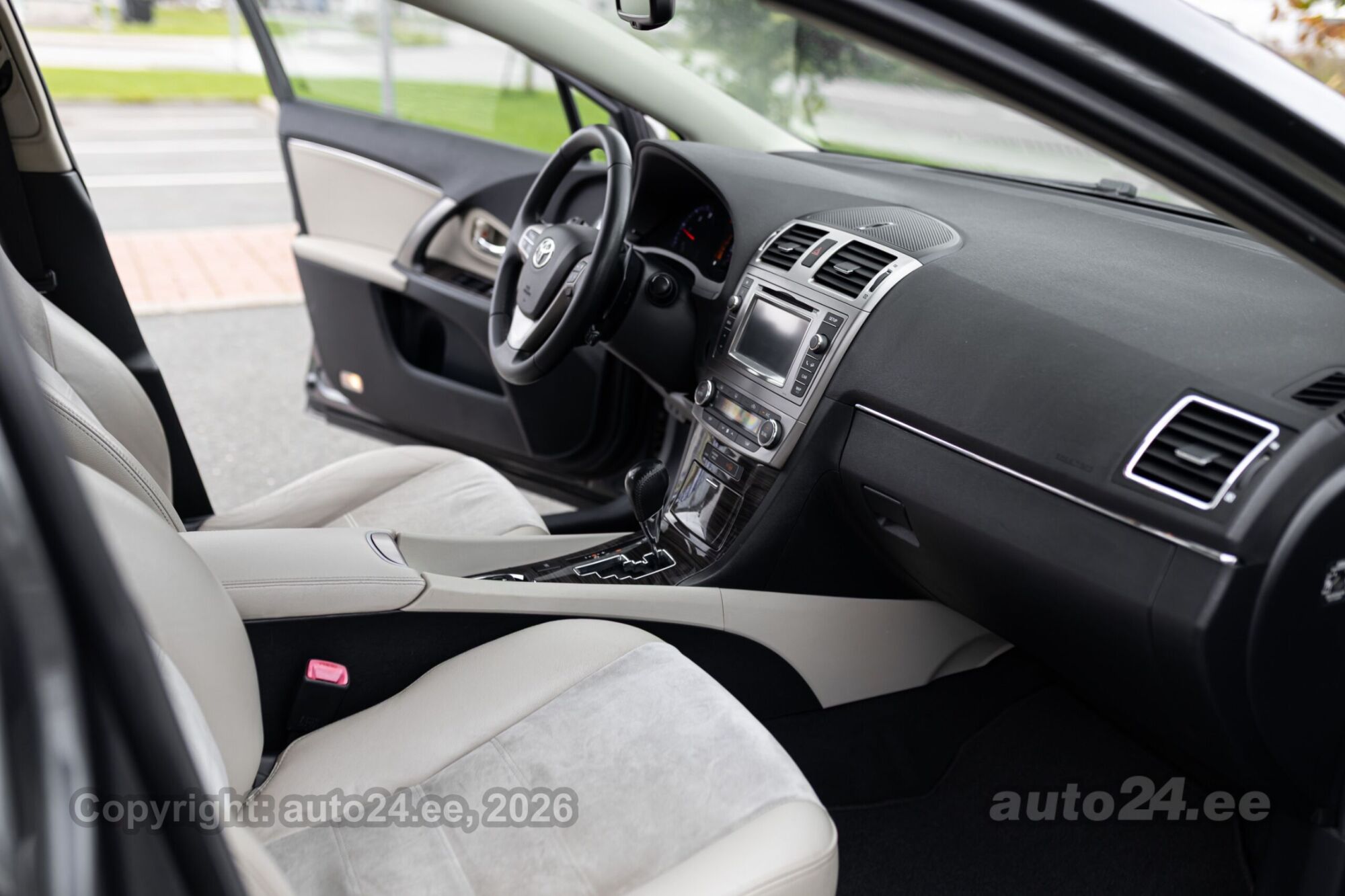 Toyota Avensis 2014 — фото 14