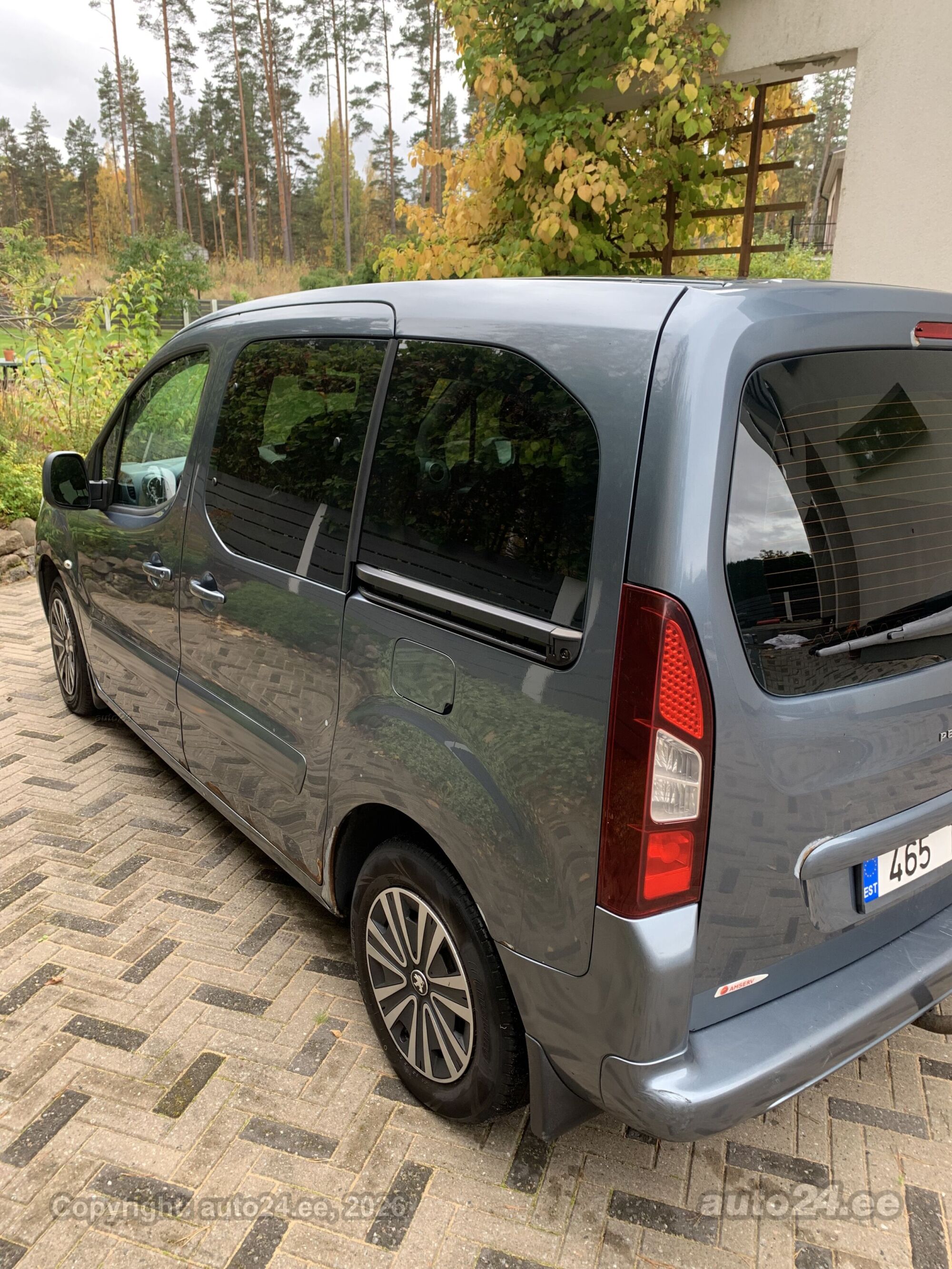Peugeot Partner 2013 — rear view