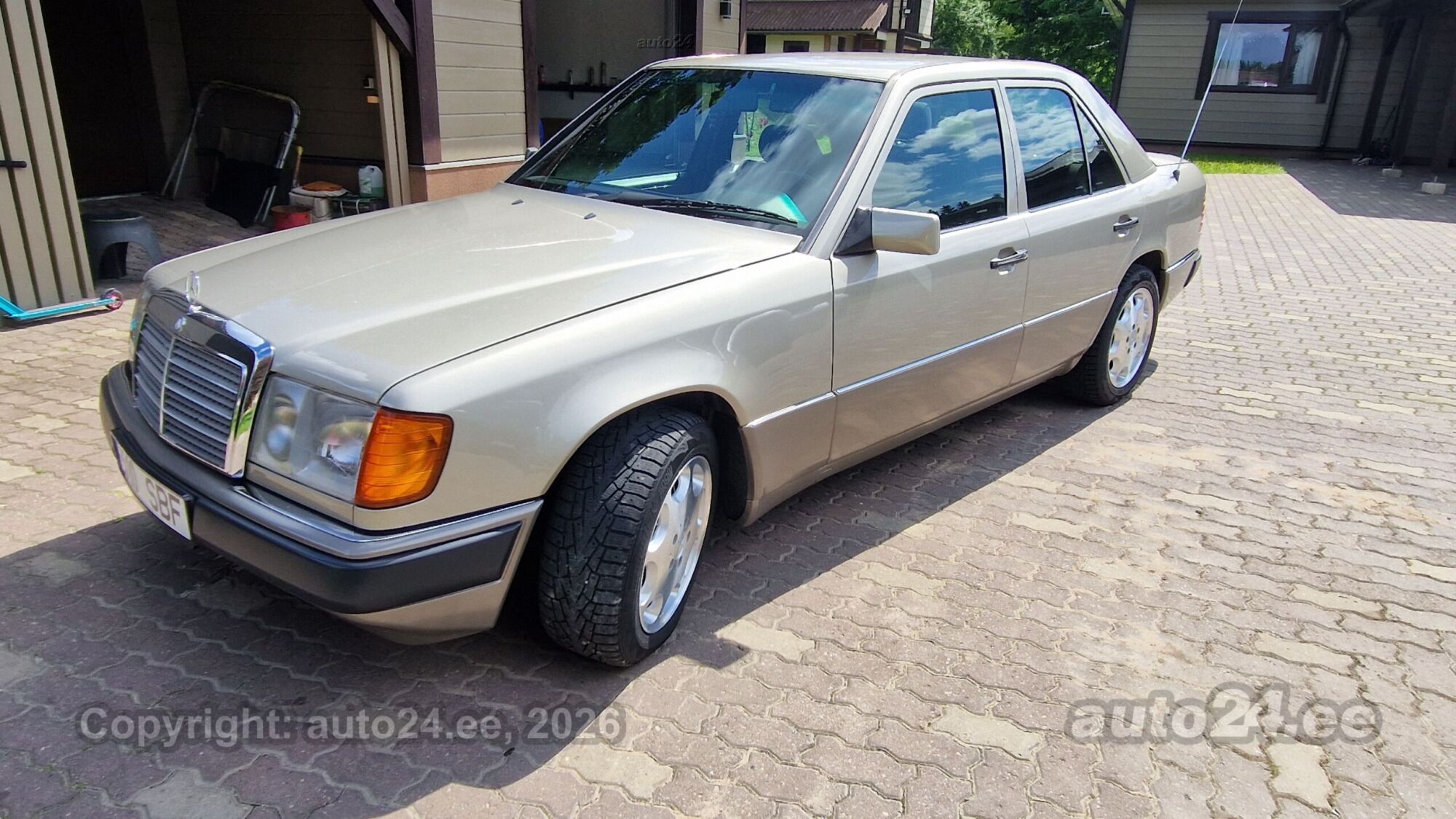 Mercedes-Benz E-sarja 1992, photo 3/10