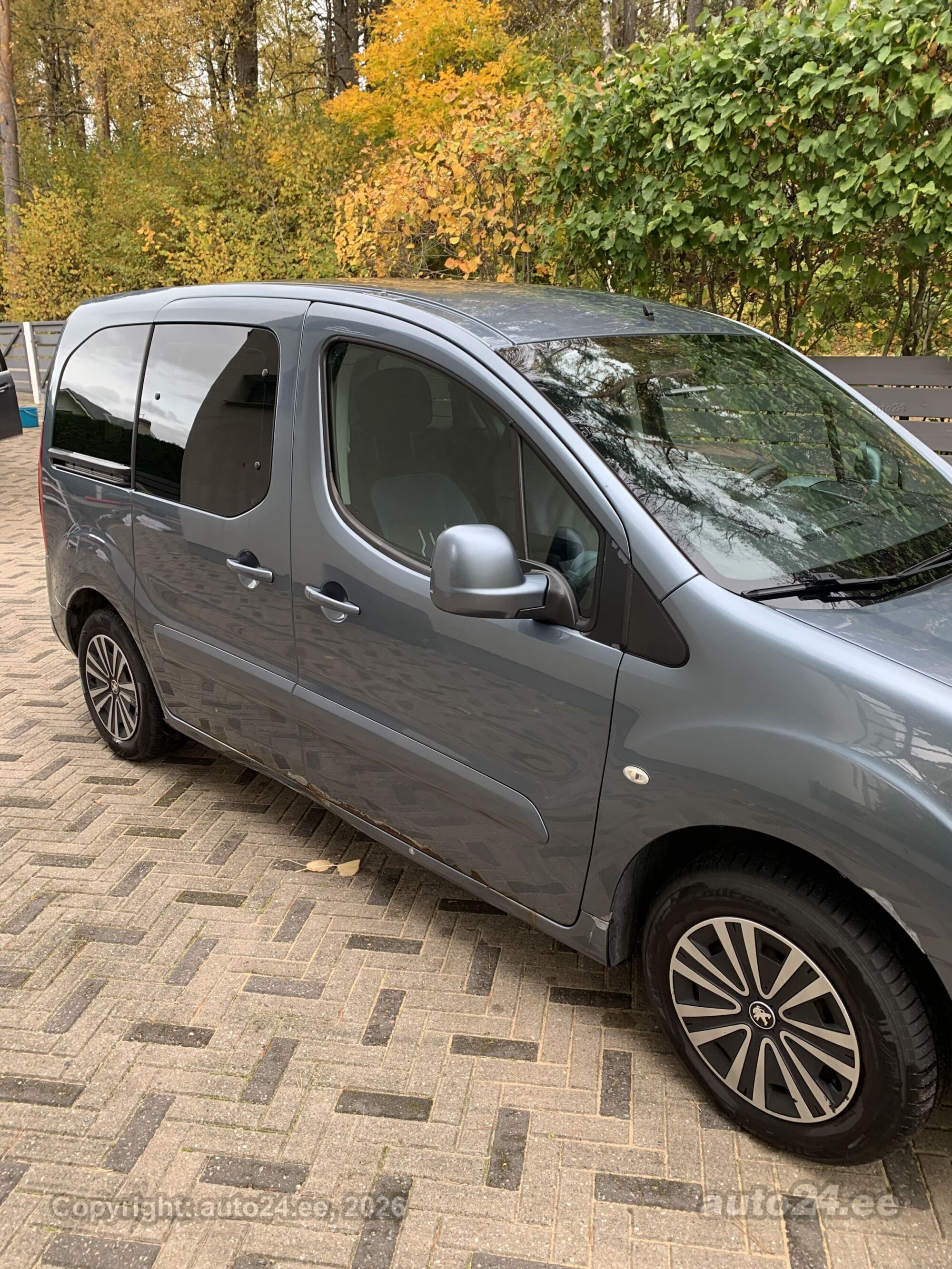 Peugeot Partner 2013 — interior