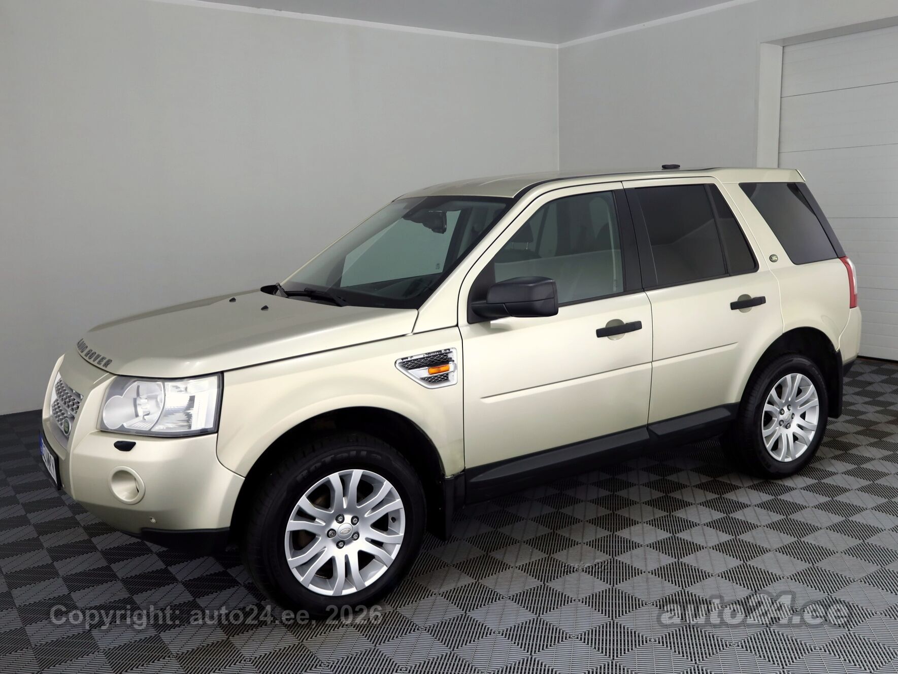 Land Rover Freelander 2008 — rear view