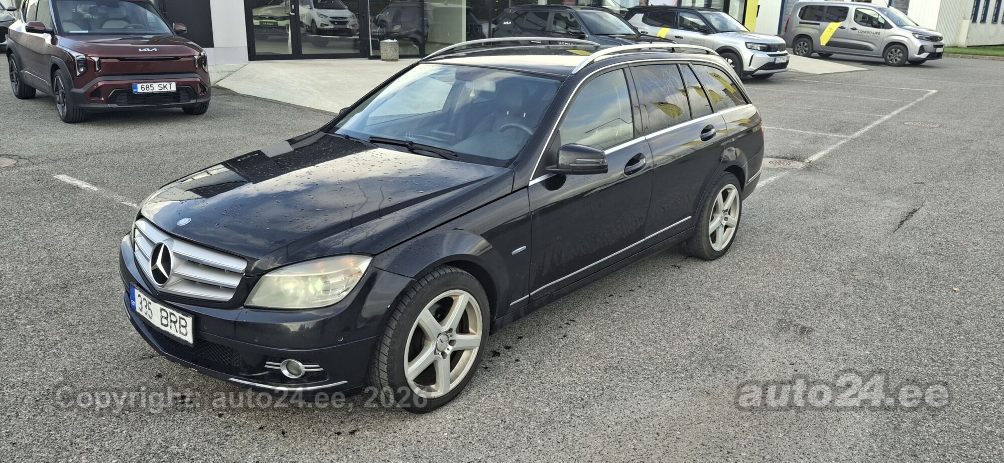 Mercedes-Benz C-Class 2010 — interior