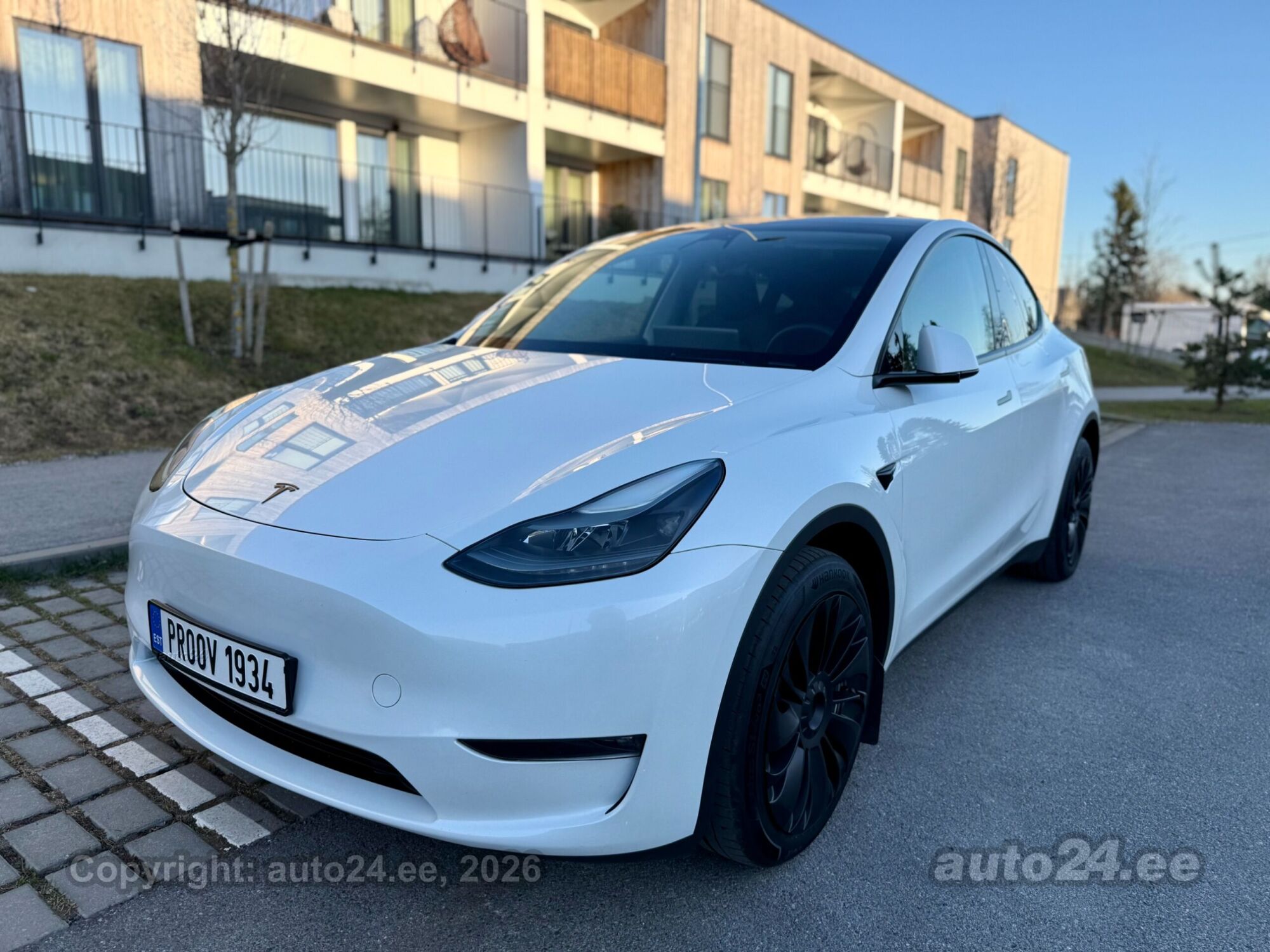 Tesla Model Y - 3