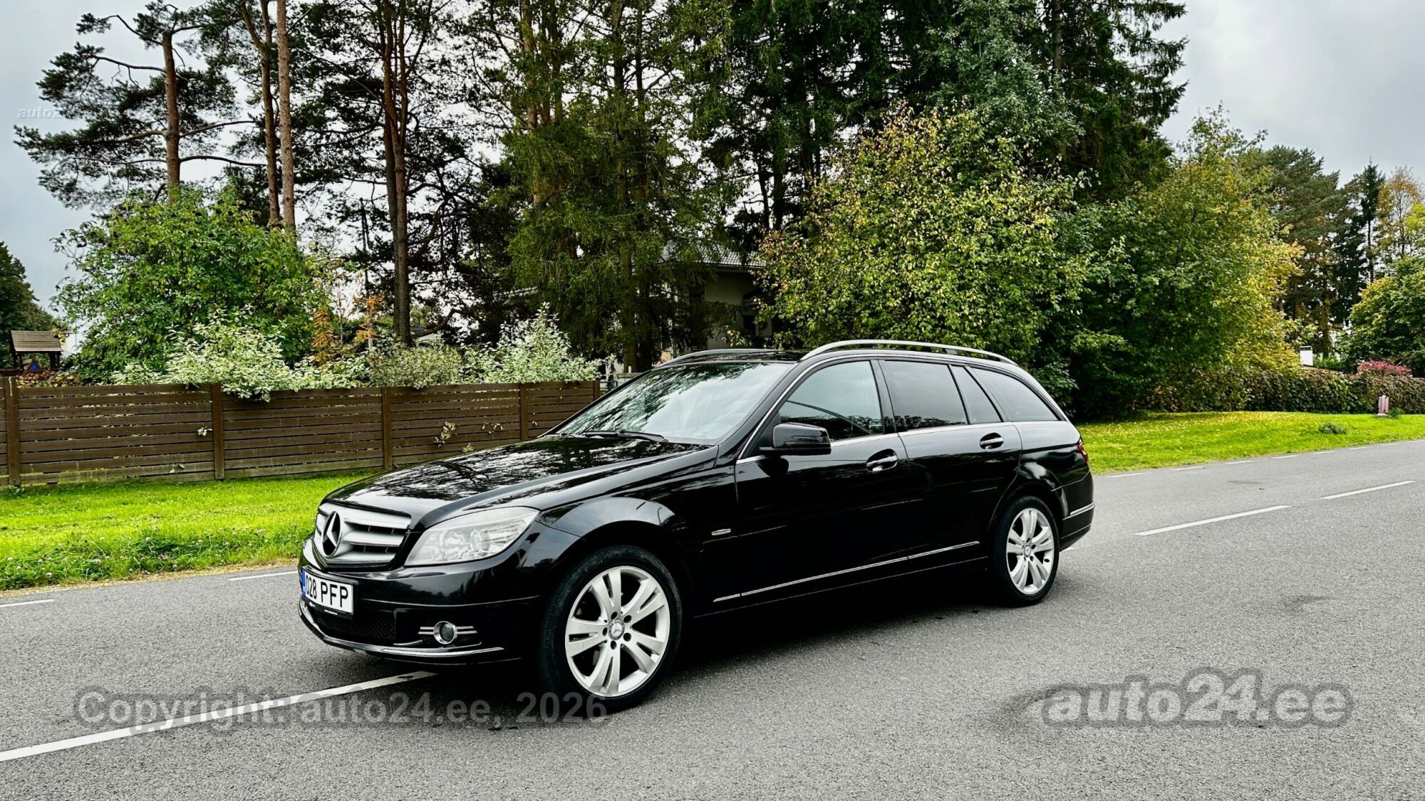 Mercedes-Benz C-Class 2009 — rear view