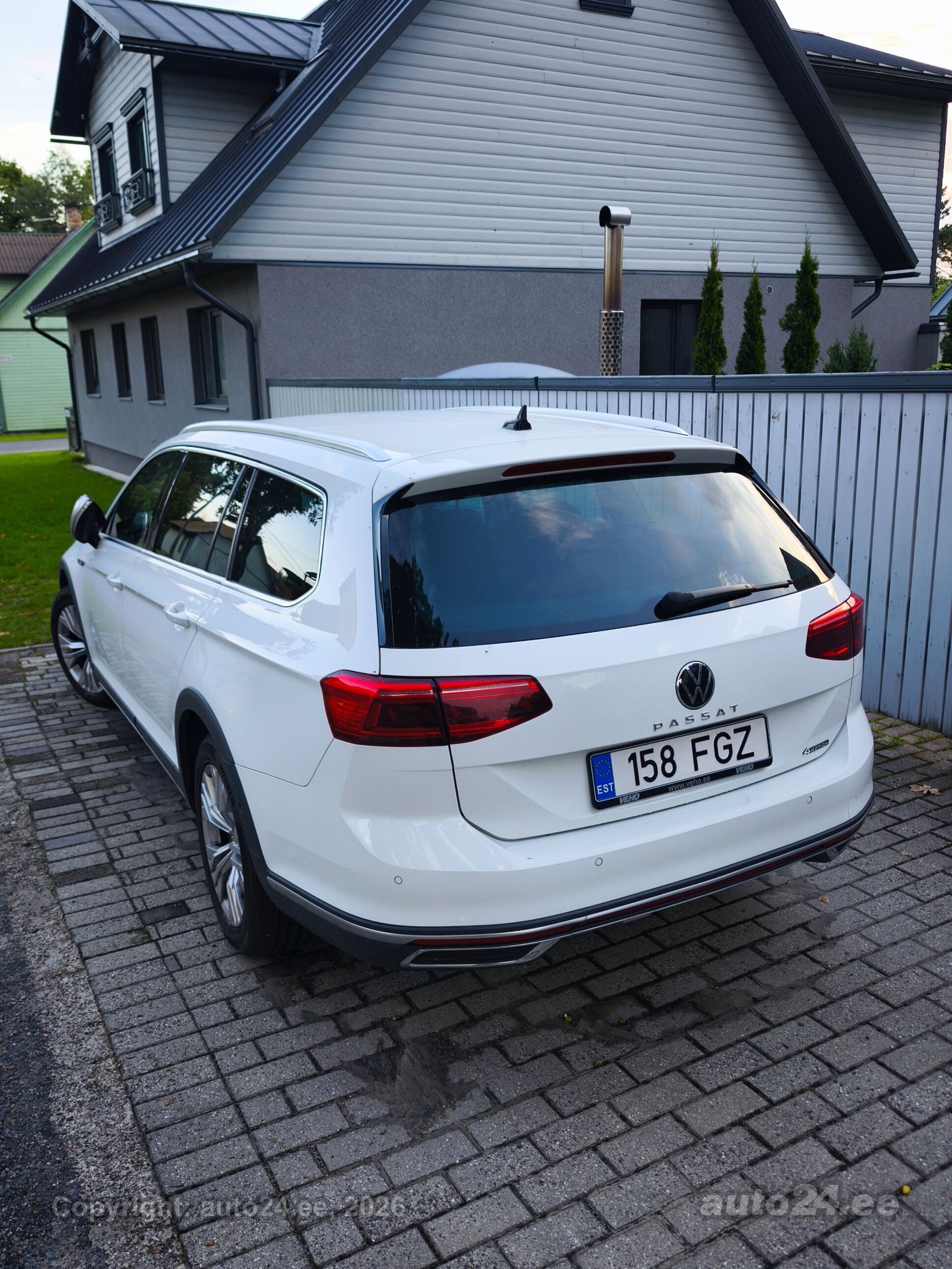 Volkswagen Passat - 1