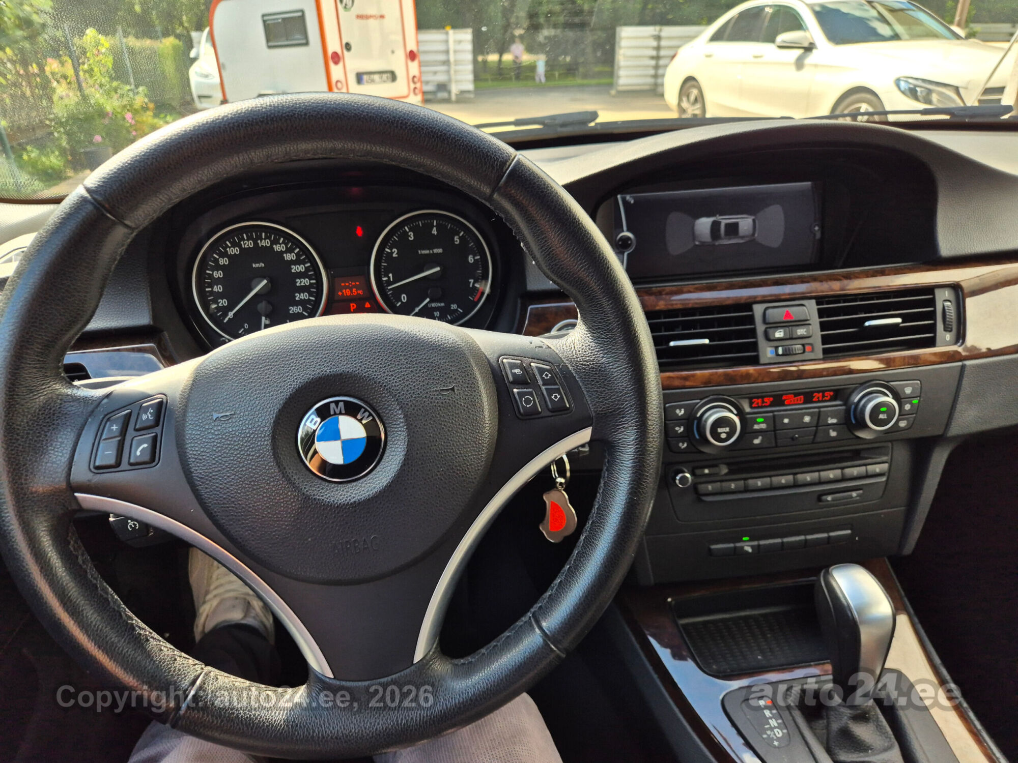 BMW 3 Series 2009 — фото 14