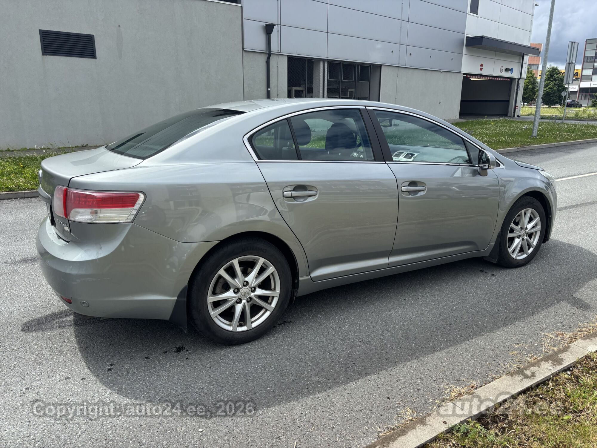 Toyota Avensis 1.8 108kW 2011, photo 2/8