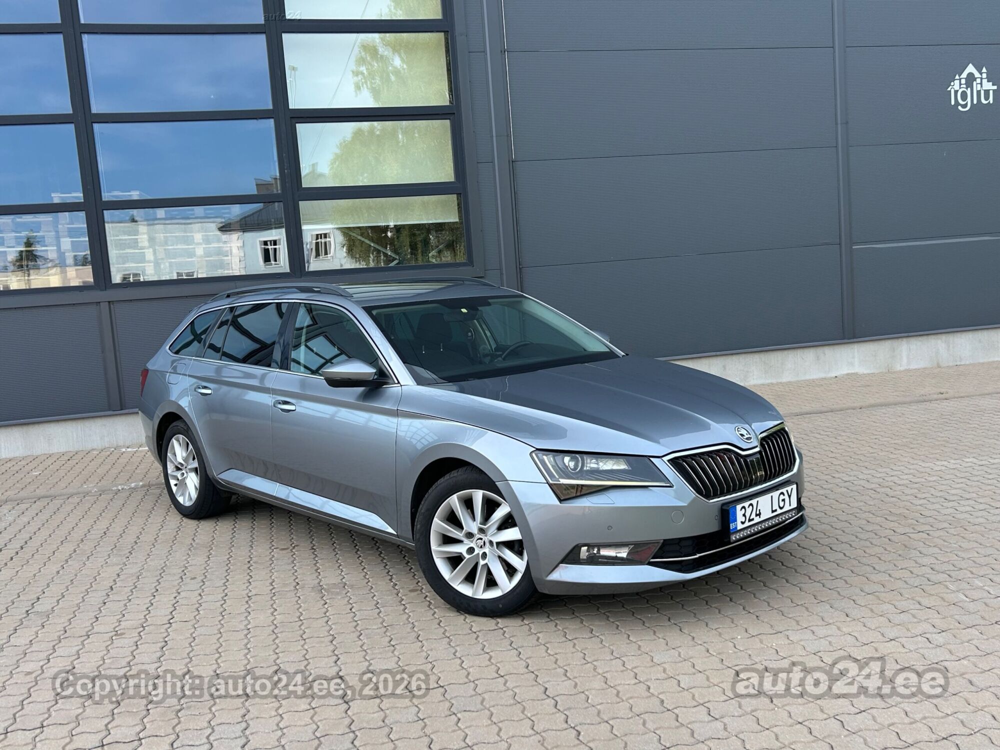 Skoda Superb 2.0 110kW 2016, kuva 2/10