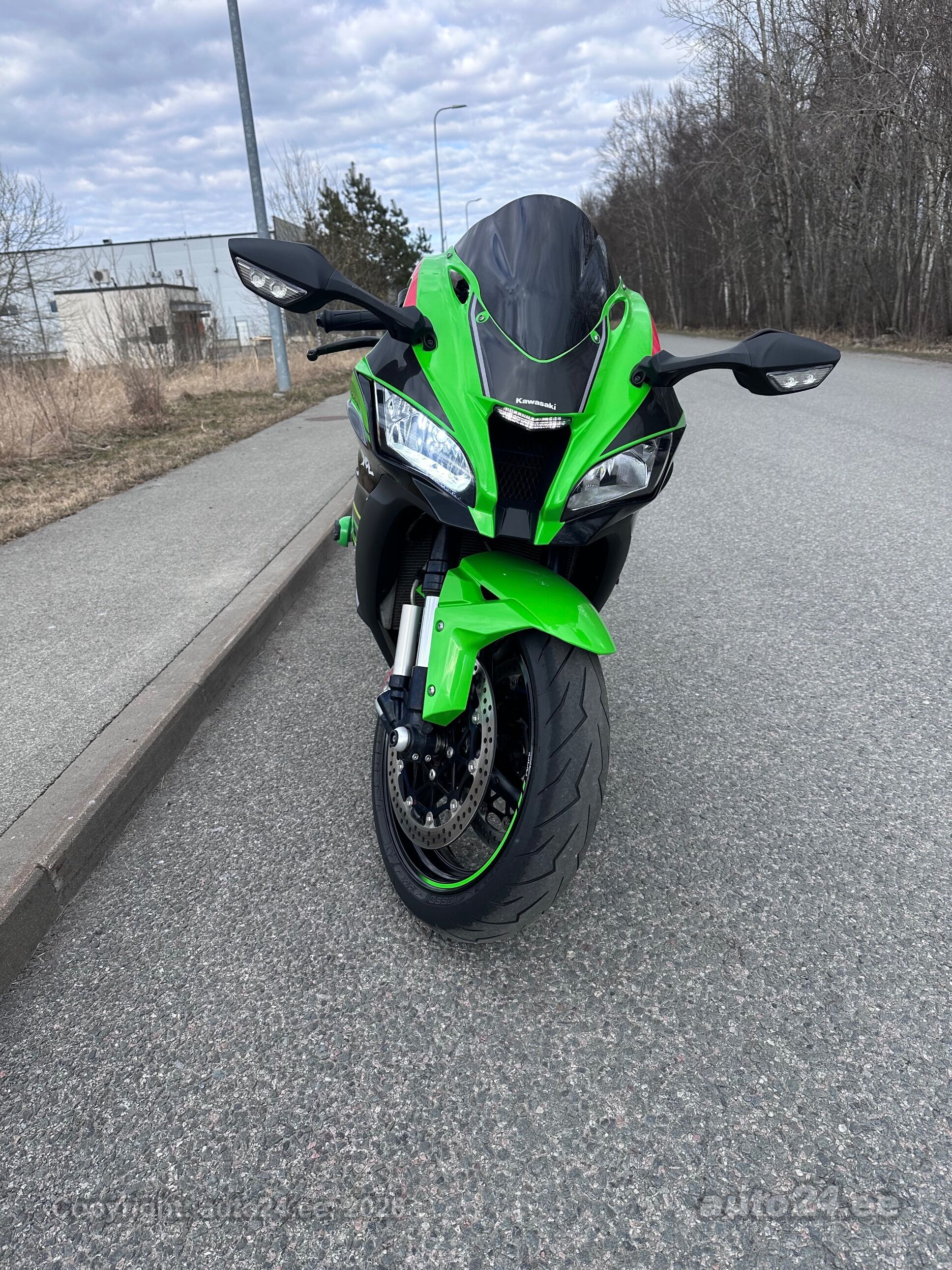 個人評価『8点〜10点』 レリーフ　無効 Kawasaki Ninja ZX - 10R 149kW - auto24.ee