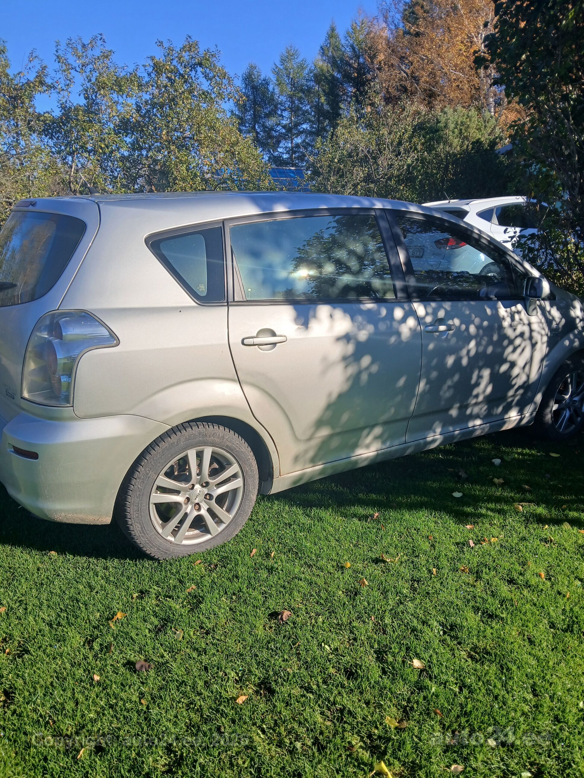 Toyota Corolla Verso 2004 — двигун 1995 cm³ (85 kW)