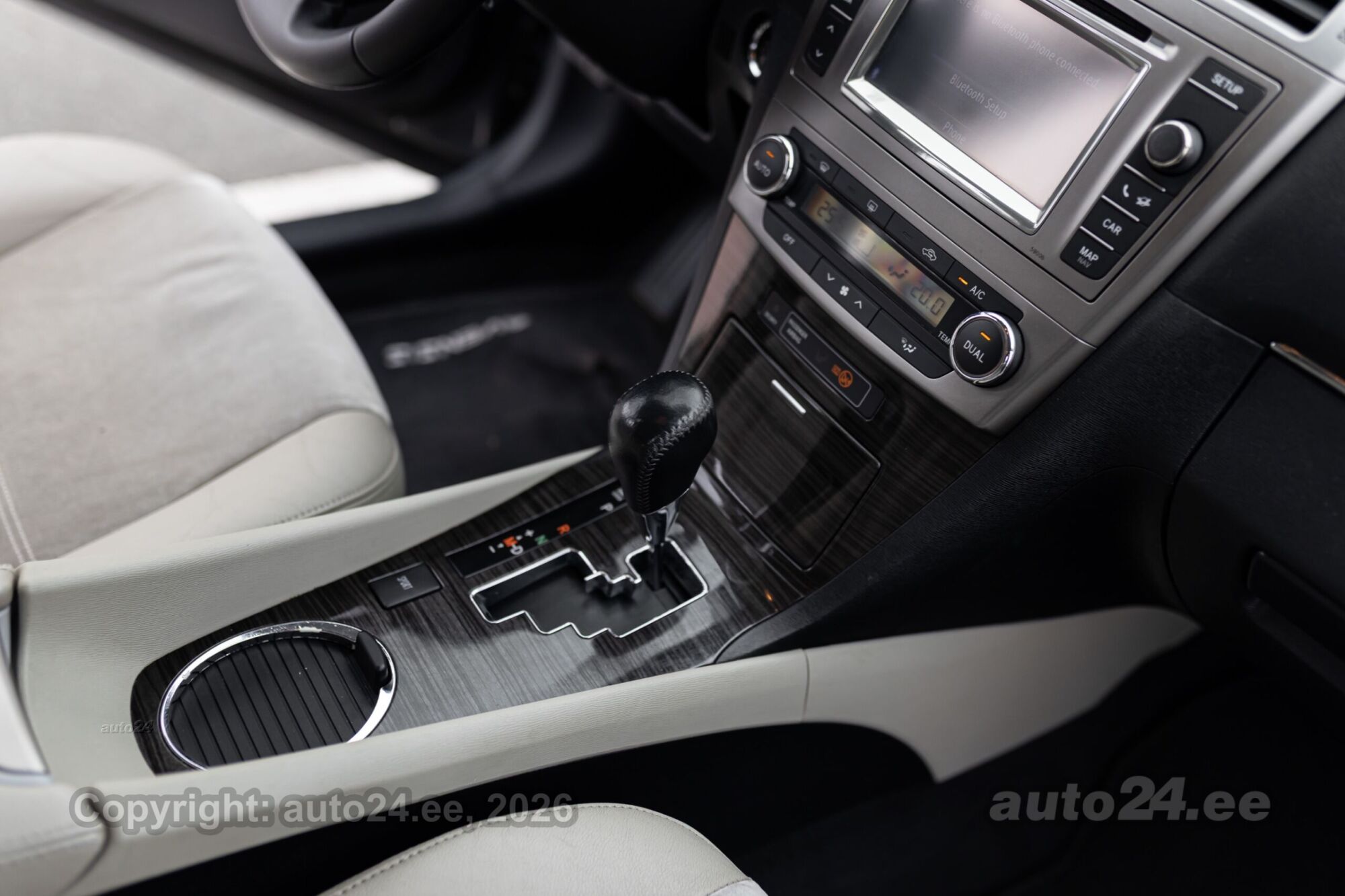 Toyota Avensis 2014 — фото 13