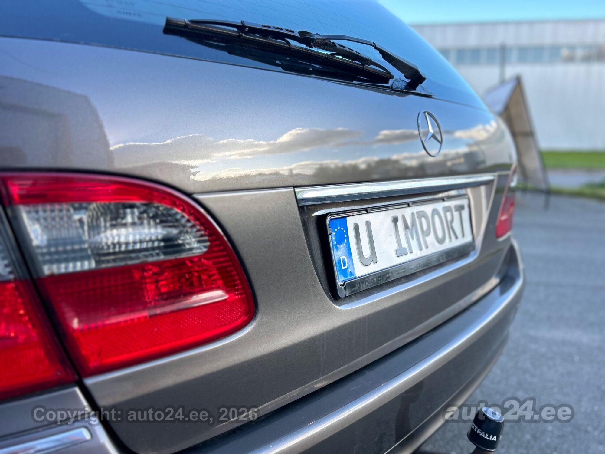 Mercedes-Benz E-Class 2006 — photo 10