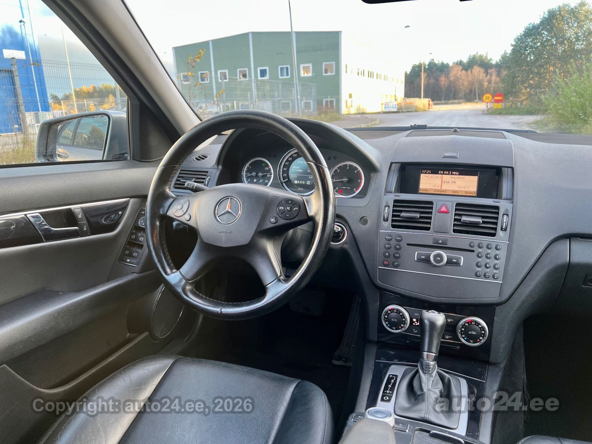 Mercedes-Benz C-Class 2010 — photo 6