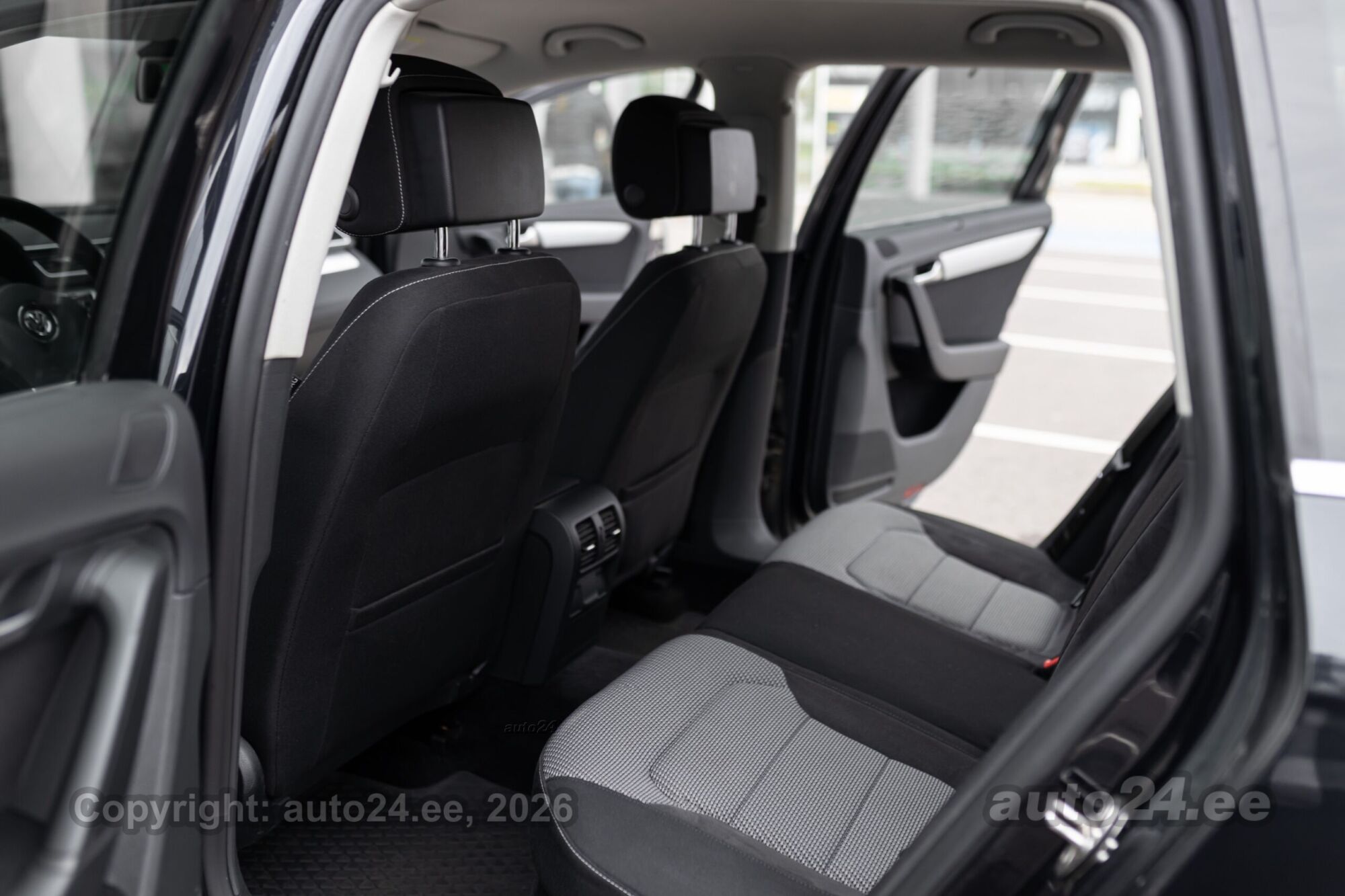 Volkswagen Passat 2013 — photo 16
