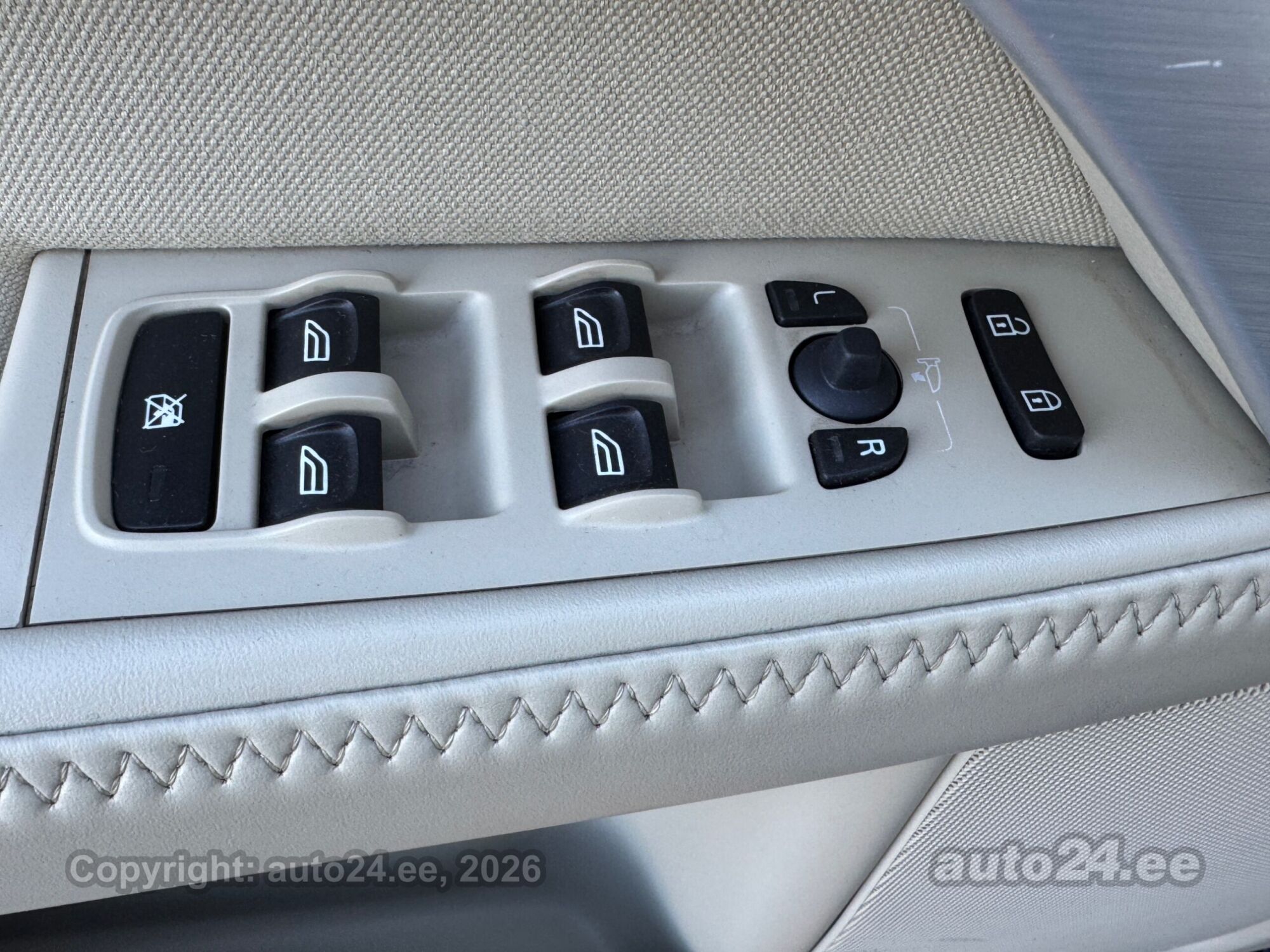 Volvo V70 2008 — photo 26