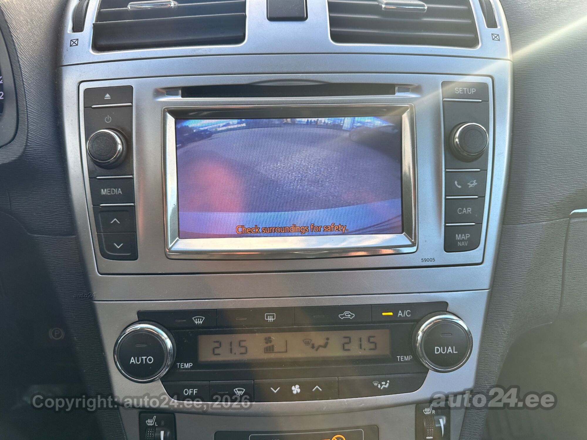 Toyota Avensis 2013 — photo 15