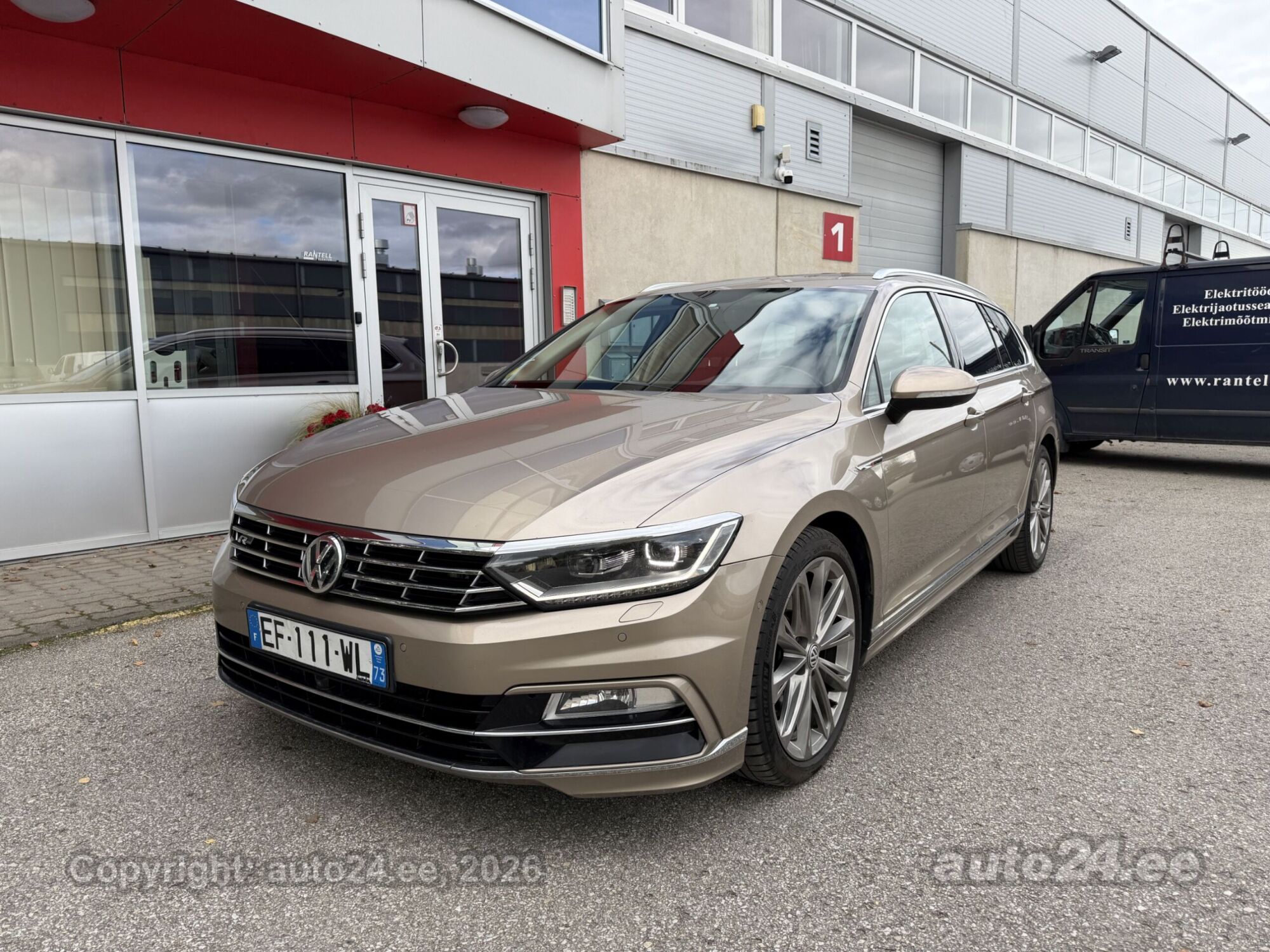 Volkswagen Passat - 1