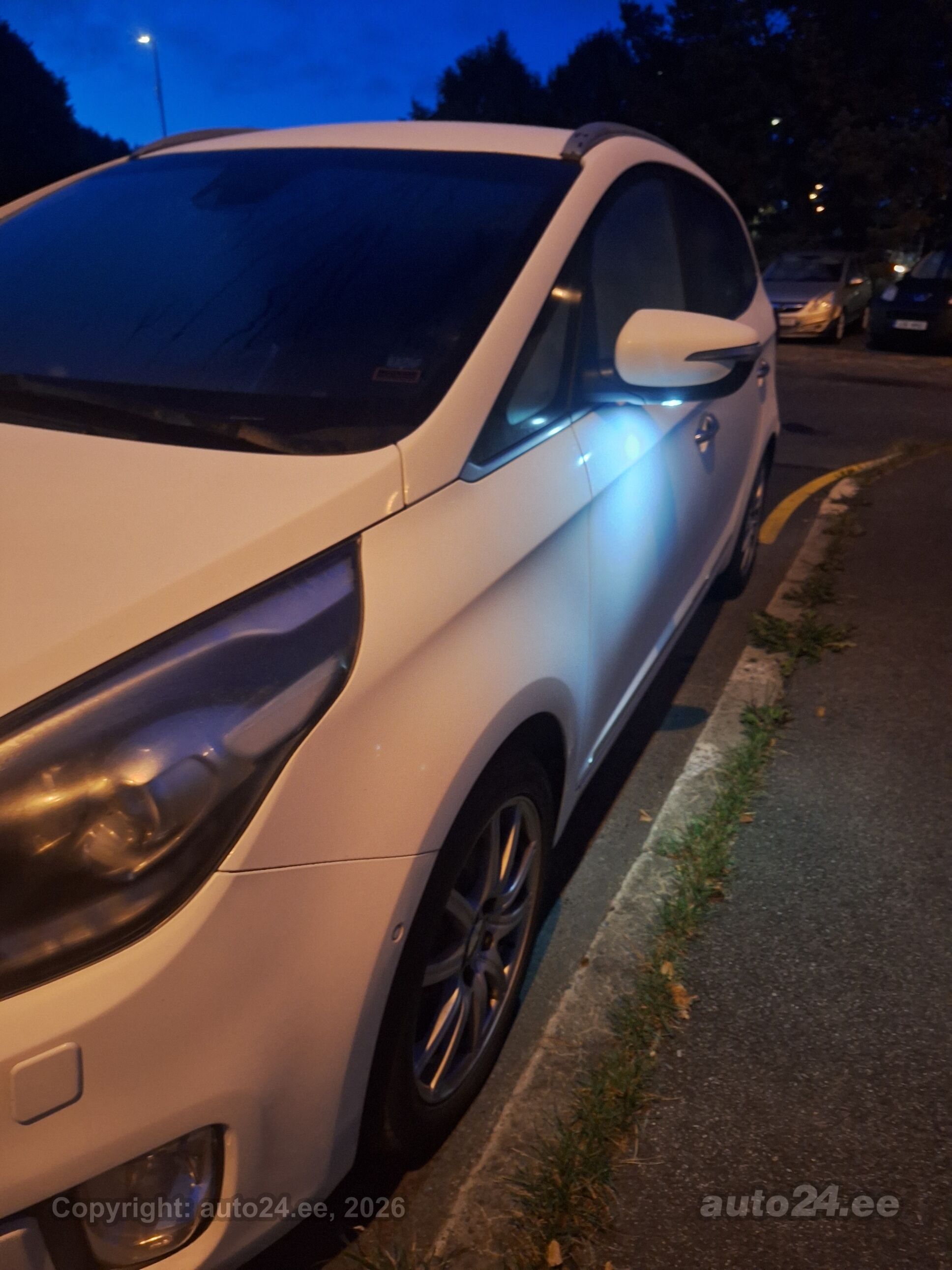 Kia Carens 2014 — photo 8
