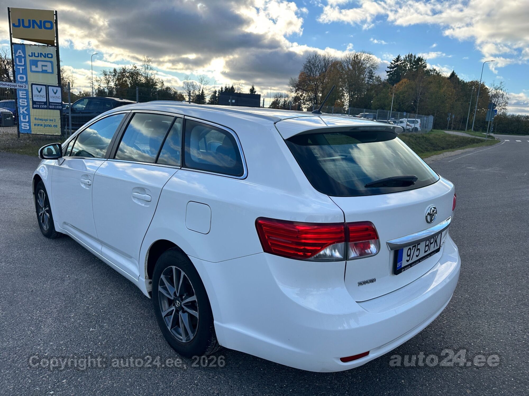 Toyota Avensis 2013 — engine 1798 cm³ (108 kW)