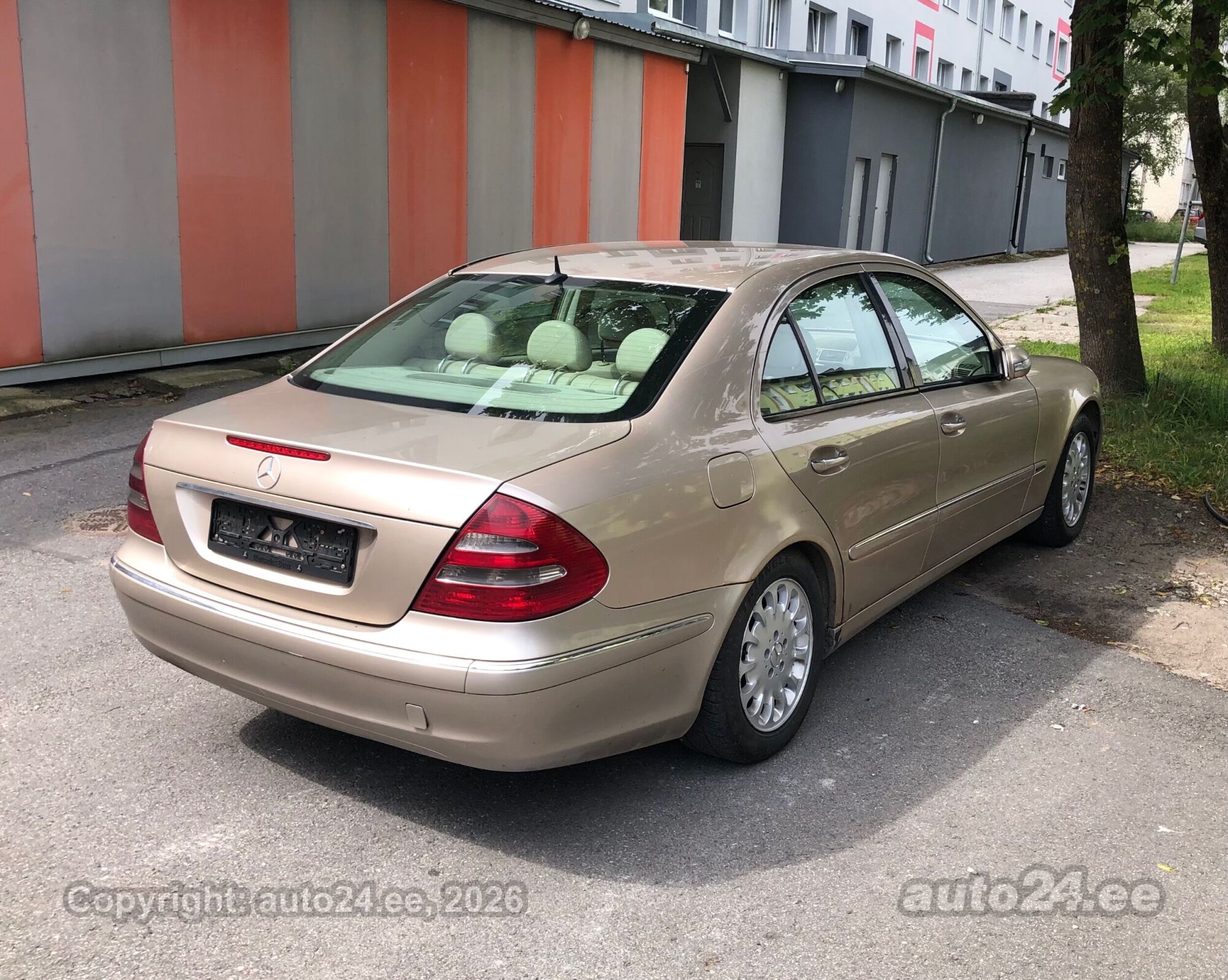 Mercedes-Benz E-sarja 2004, kuva 4/4