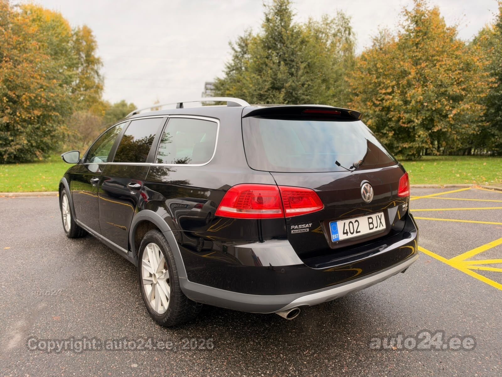Volkswagen Passat 2013 — interior