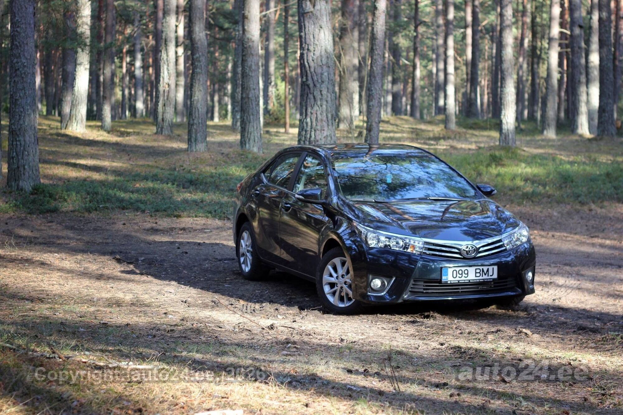 Toyota Corolla 1.6 97kW 2014, photo 2/3
