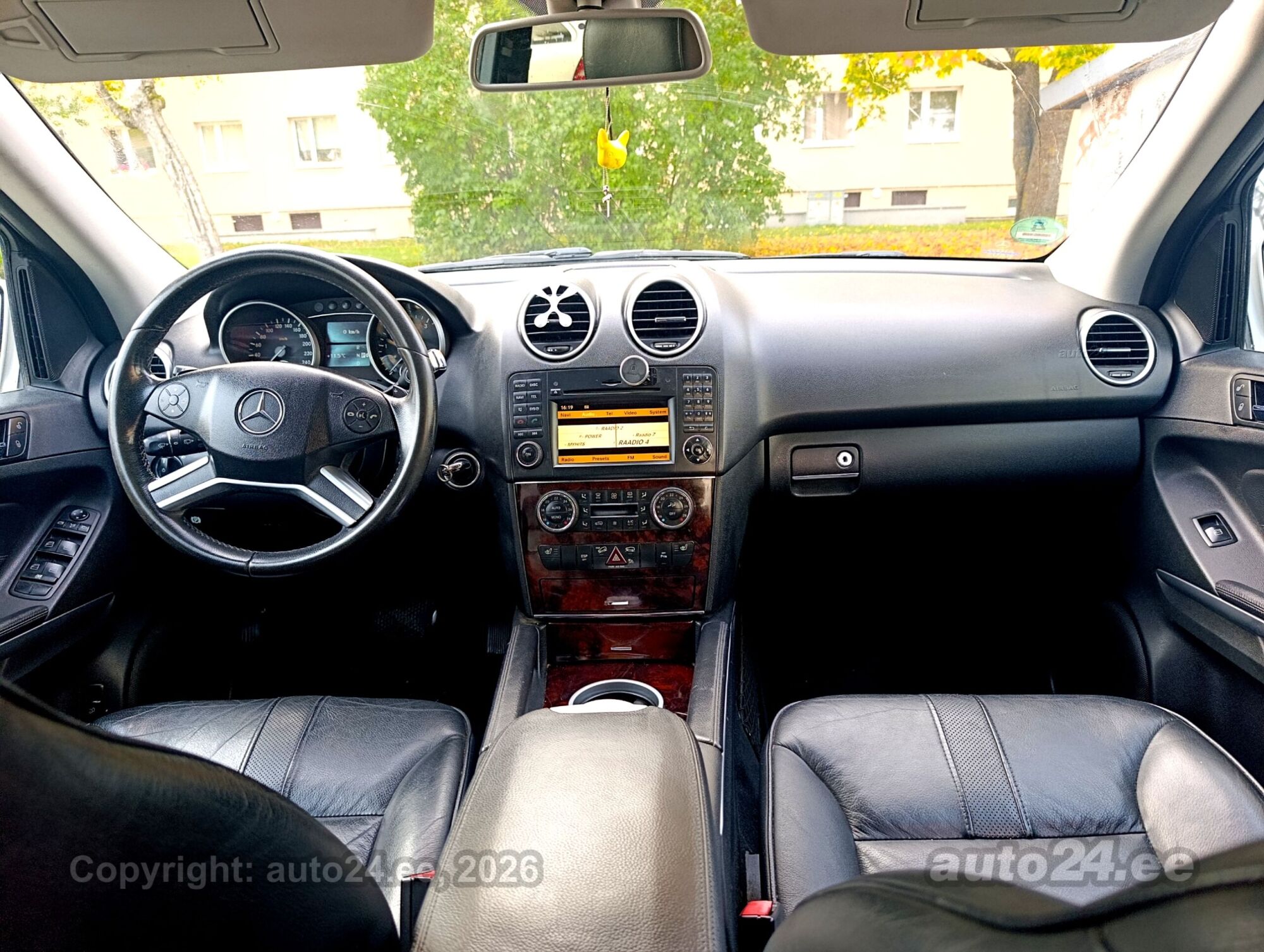 Mercedes-Benz M-Class 2009 — photo 10