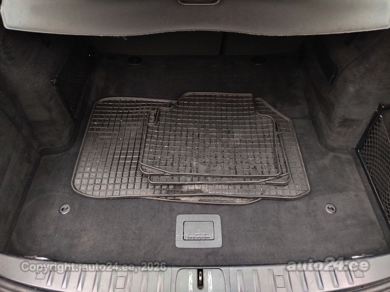 BMW 3 Series 2011 — photo 20