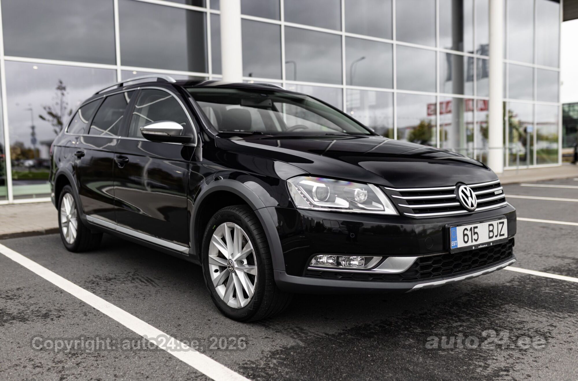 Volkswagen Passat 2013 — rear view