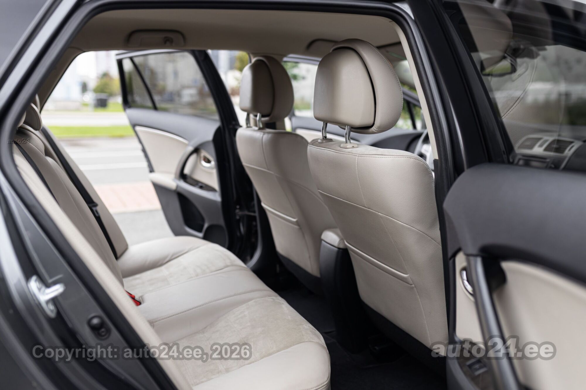 Toyota Avensis 2014 — фото 16