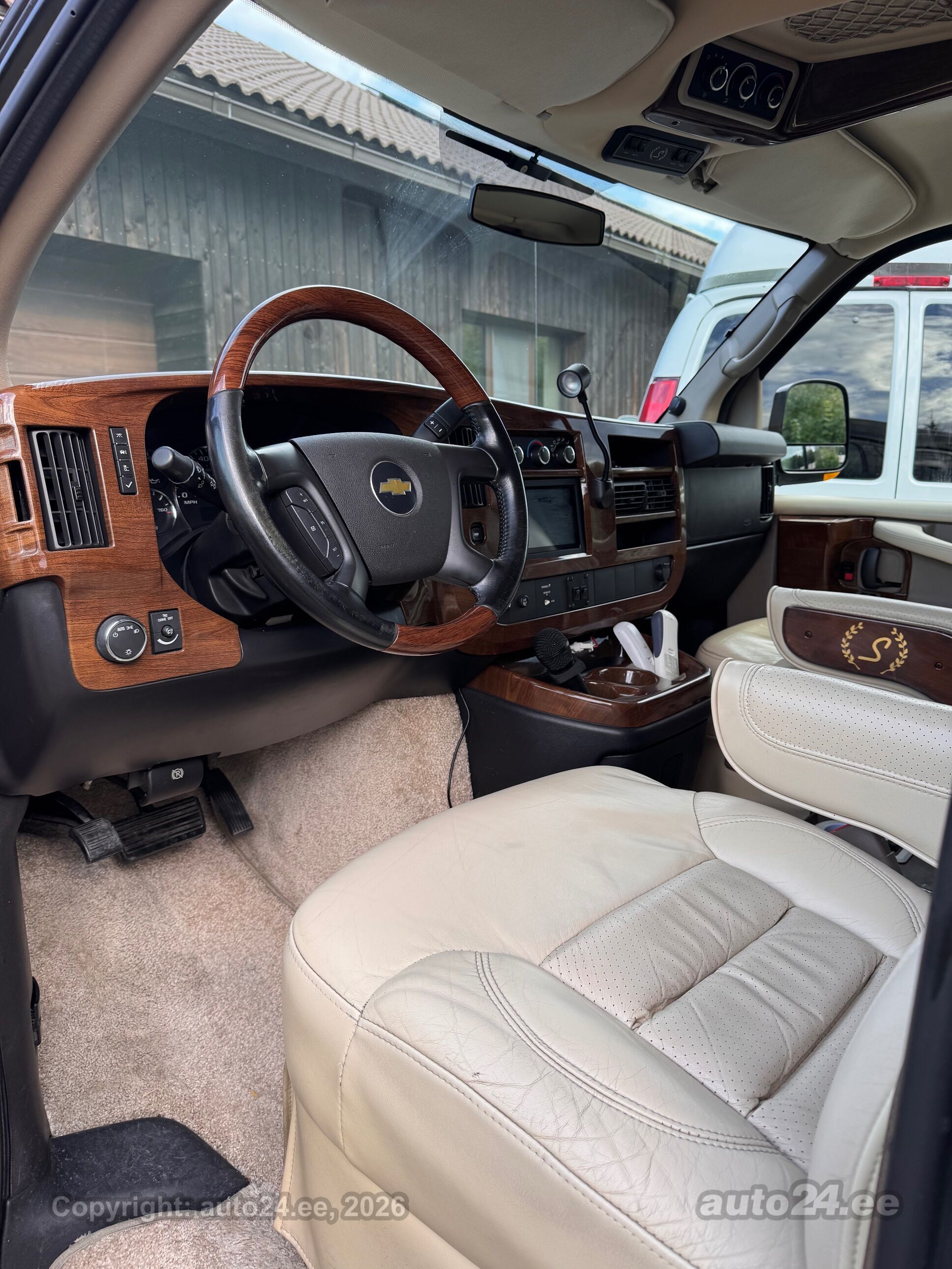 Chevrolet Express - 9