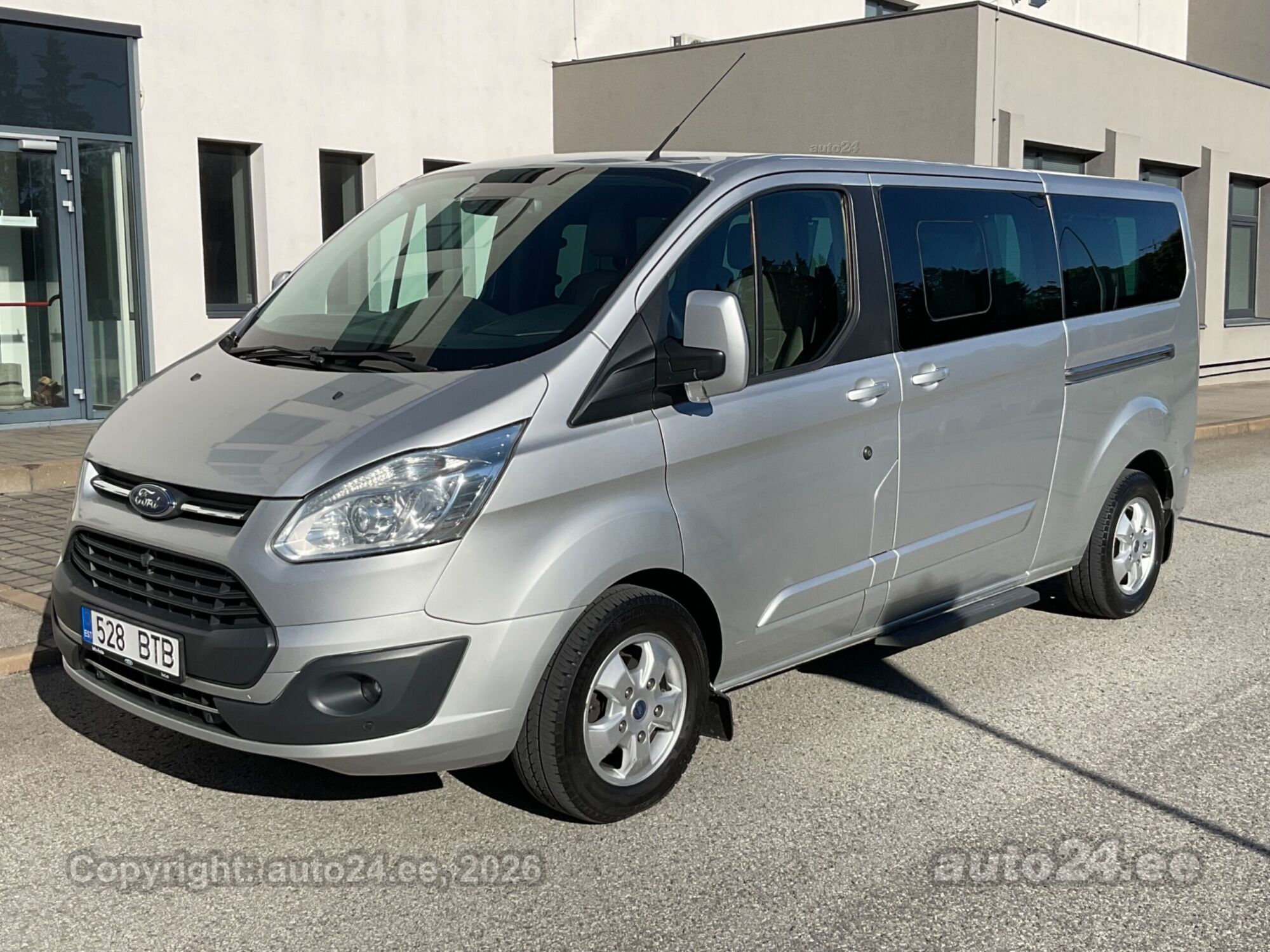 Ford Tourneo Custom - 1