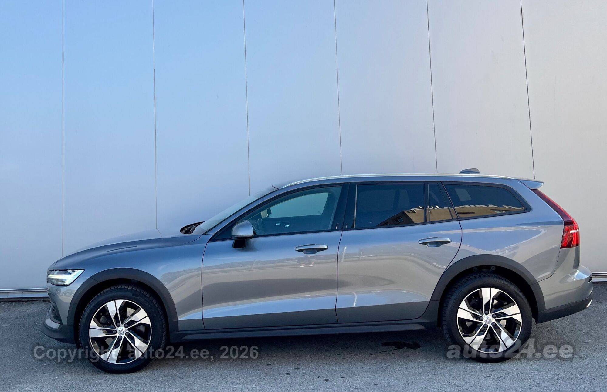 Volvo V60 Cross Country 2021, photo 2/10