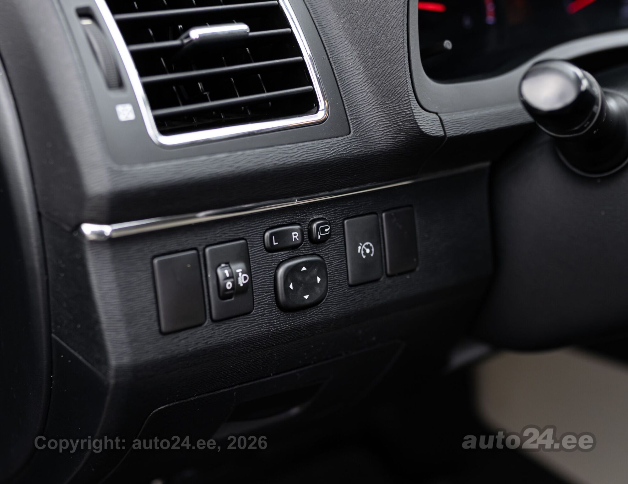 Toyota Avensis 2014 — фото 18