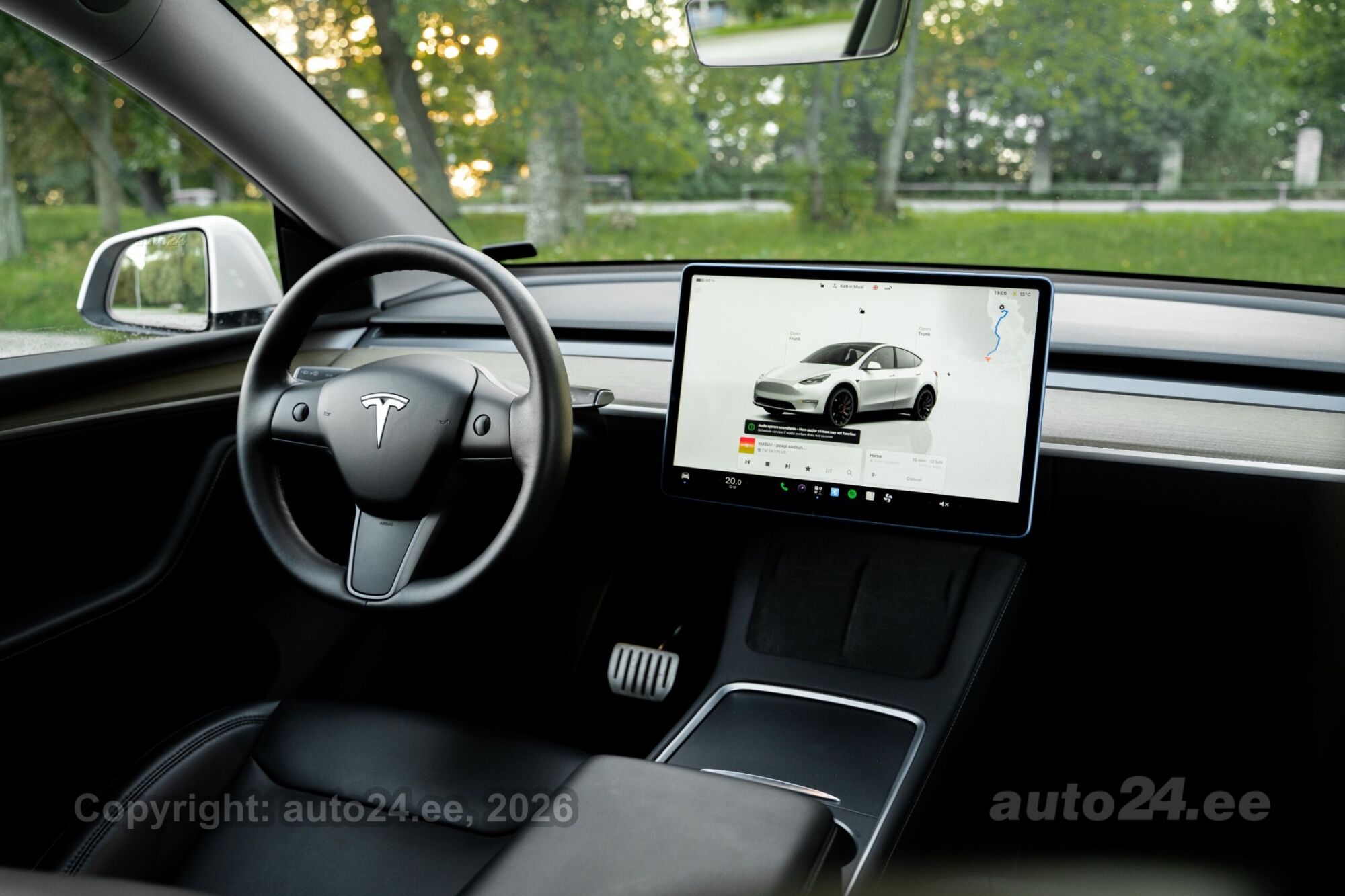 Tesla Model Y - 12