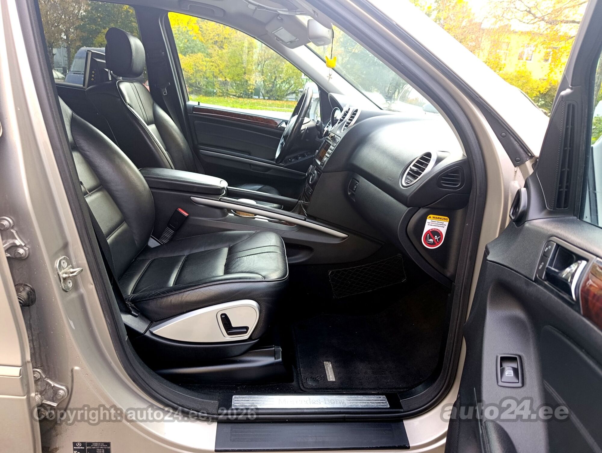 Mercedes-Benz M-Class 2009 — photo 12