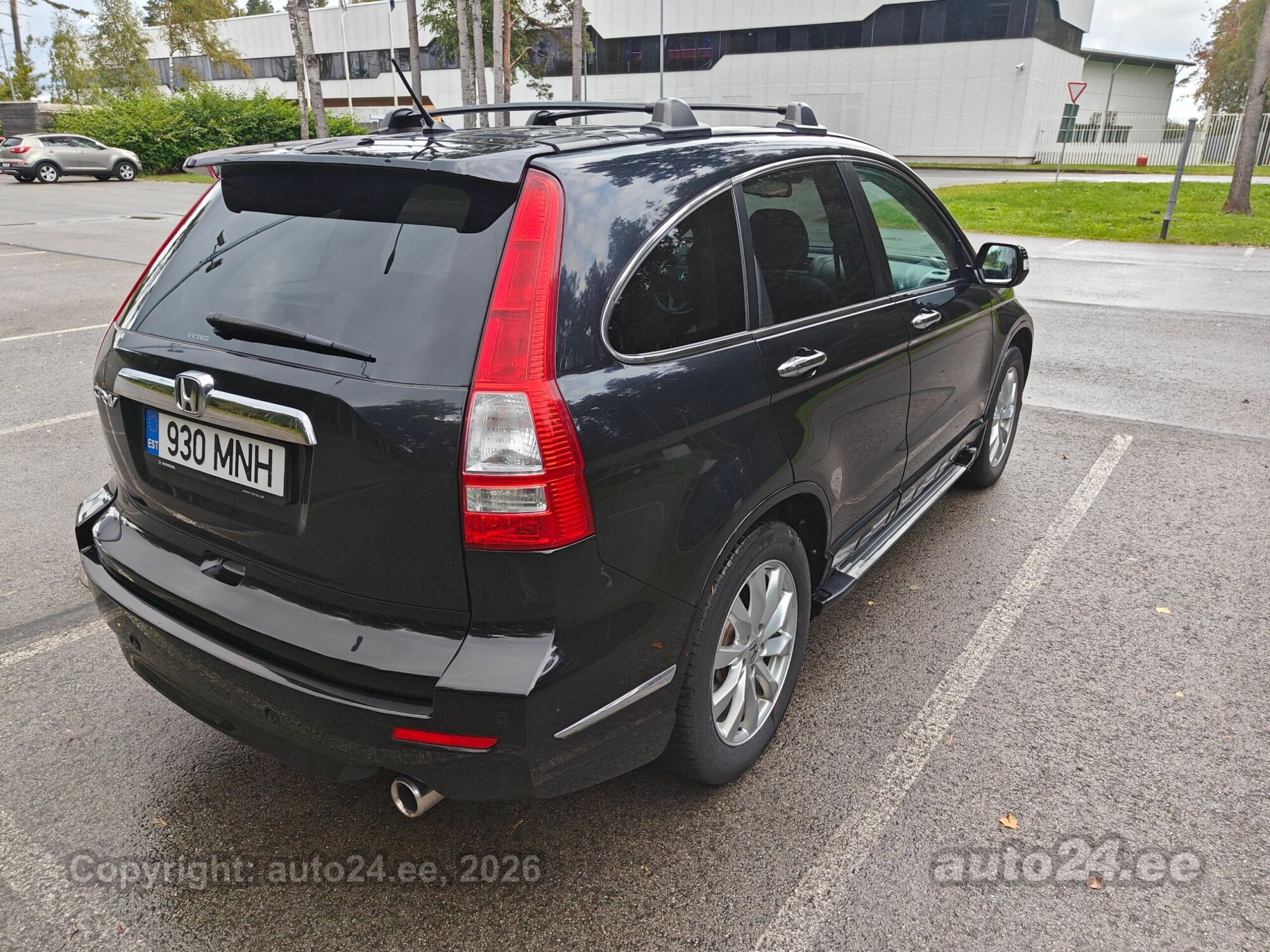 Honda CR-V 2010 — rear view
