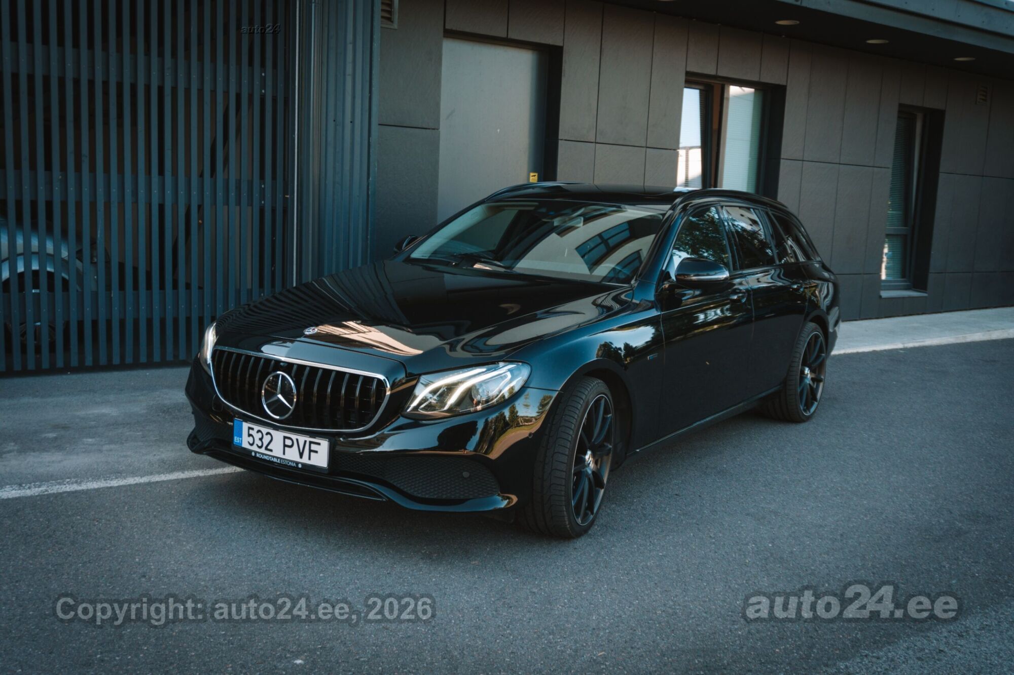 Mercedes-Benz E-sarja E 300 2.0 225kW 2019, kuva 2/10
