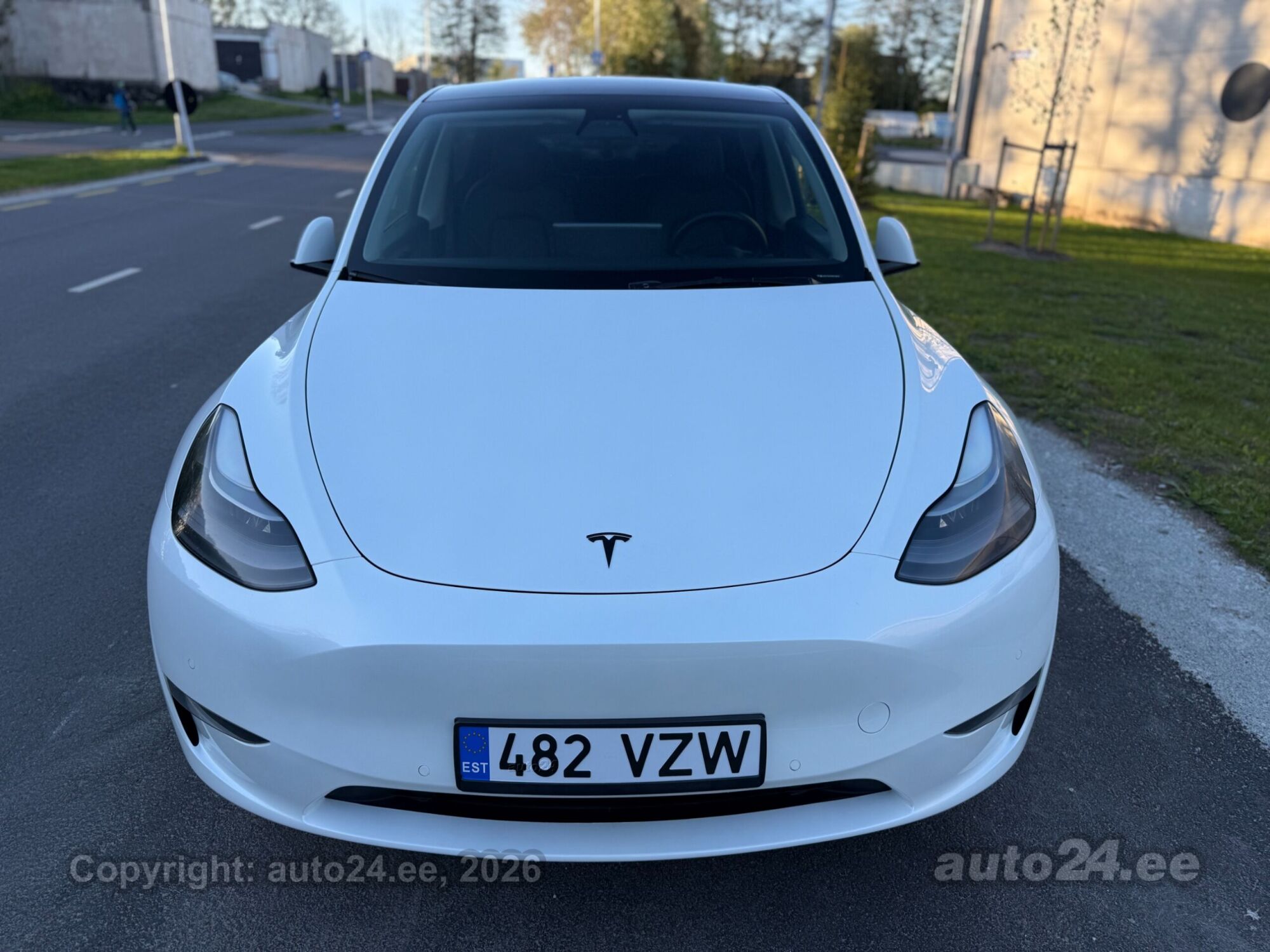 Tesla Model Y - 2
