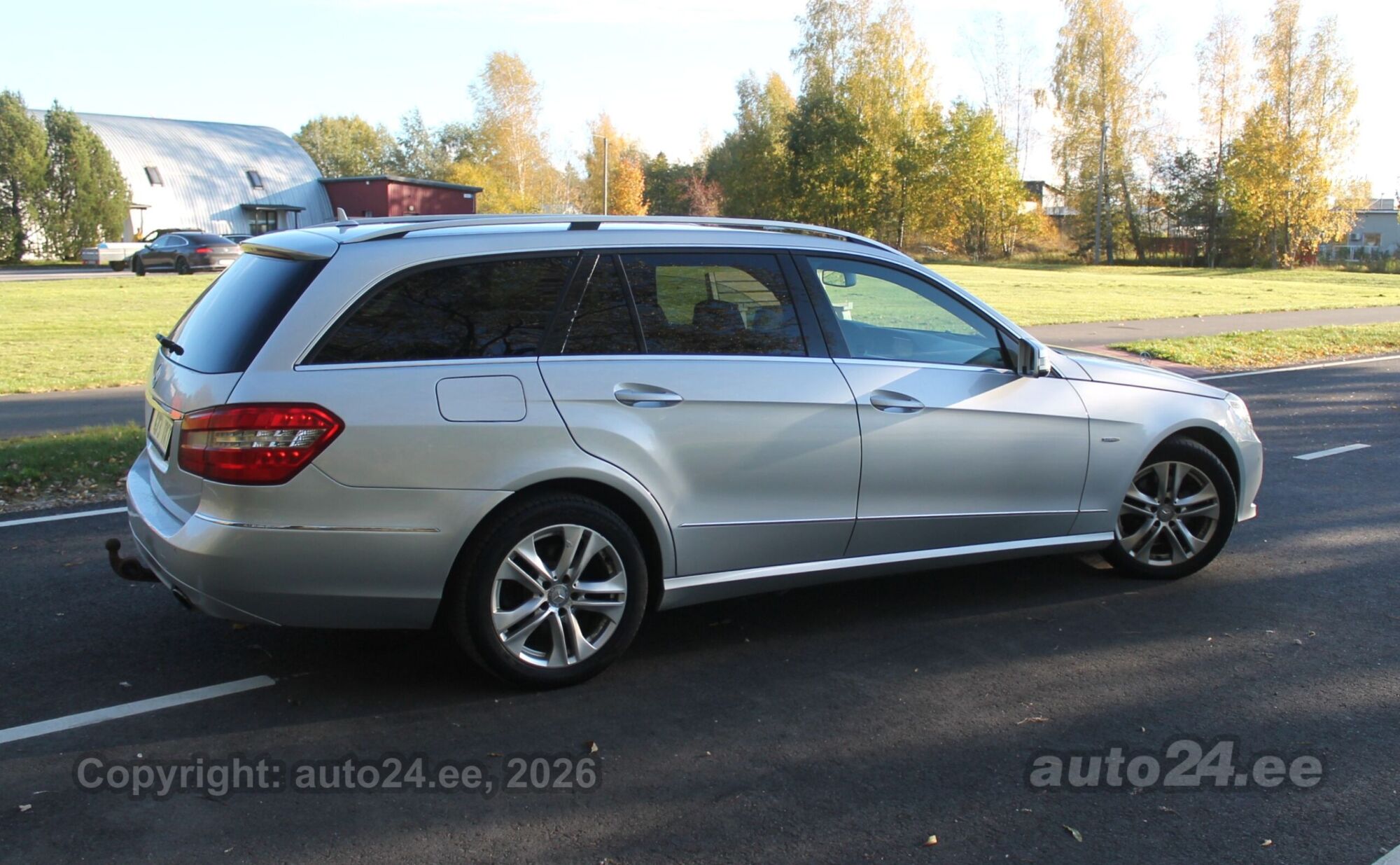 Mercedes-Benz E-Class 2010 — photo 6