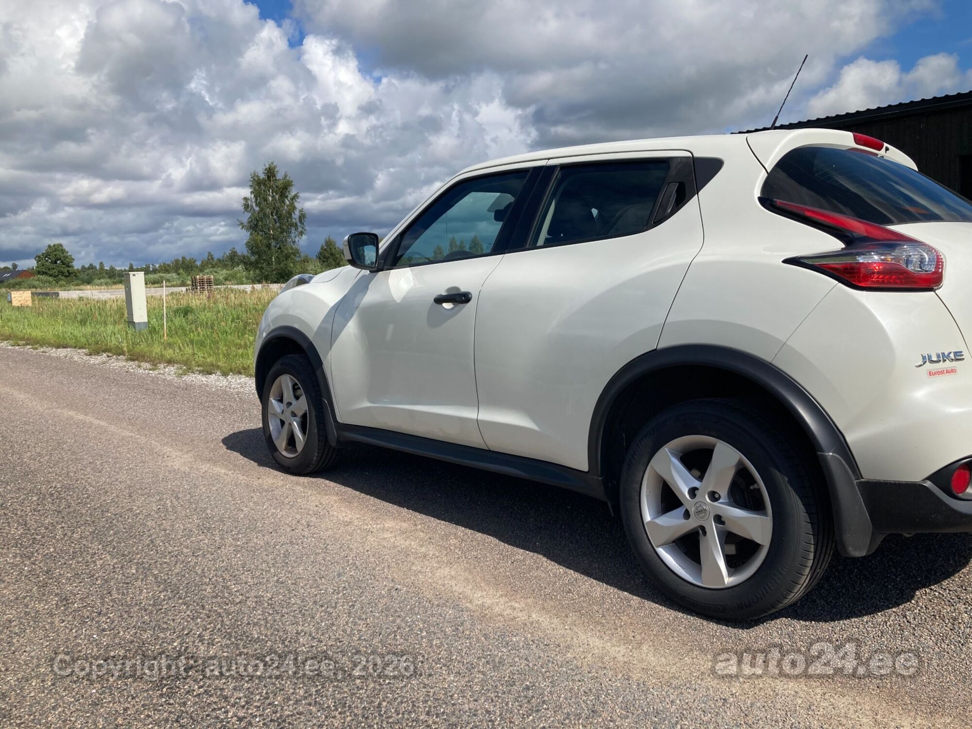 Nissan Juke 1.6 86kW 2015, kuva 2/10