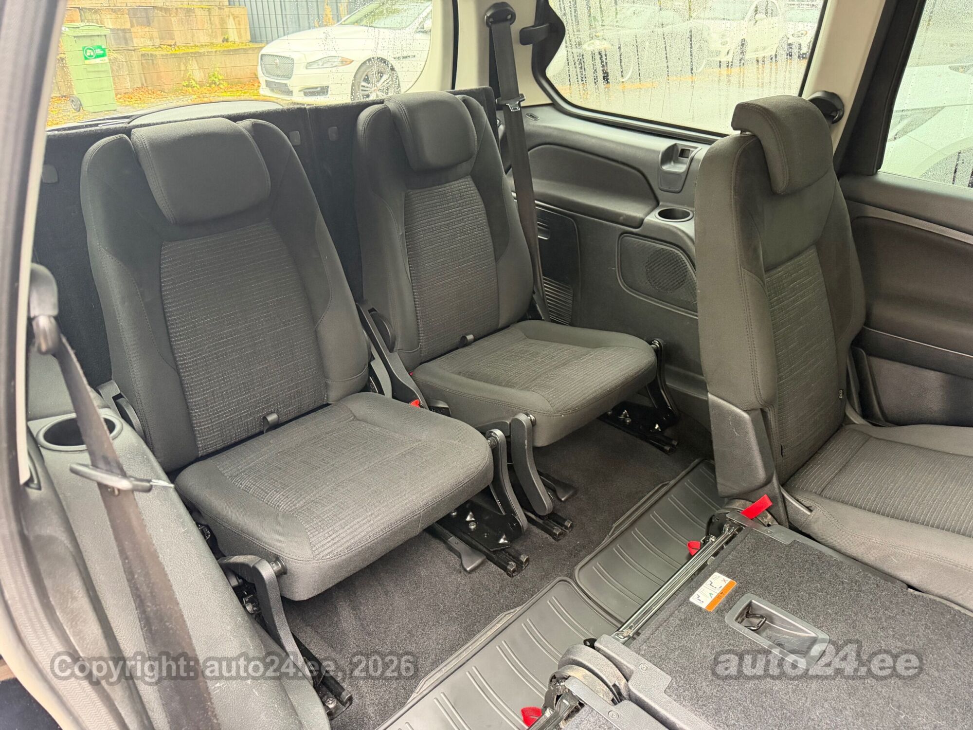 Ford Galaxy 2012 — photo 9