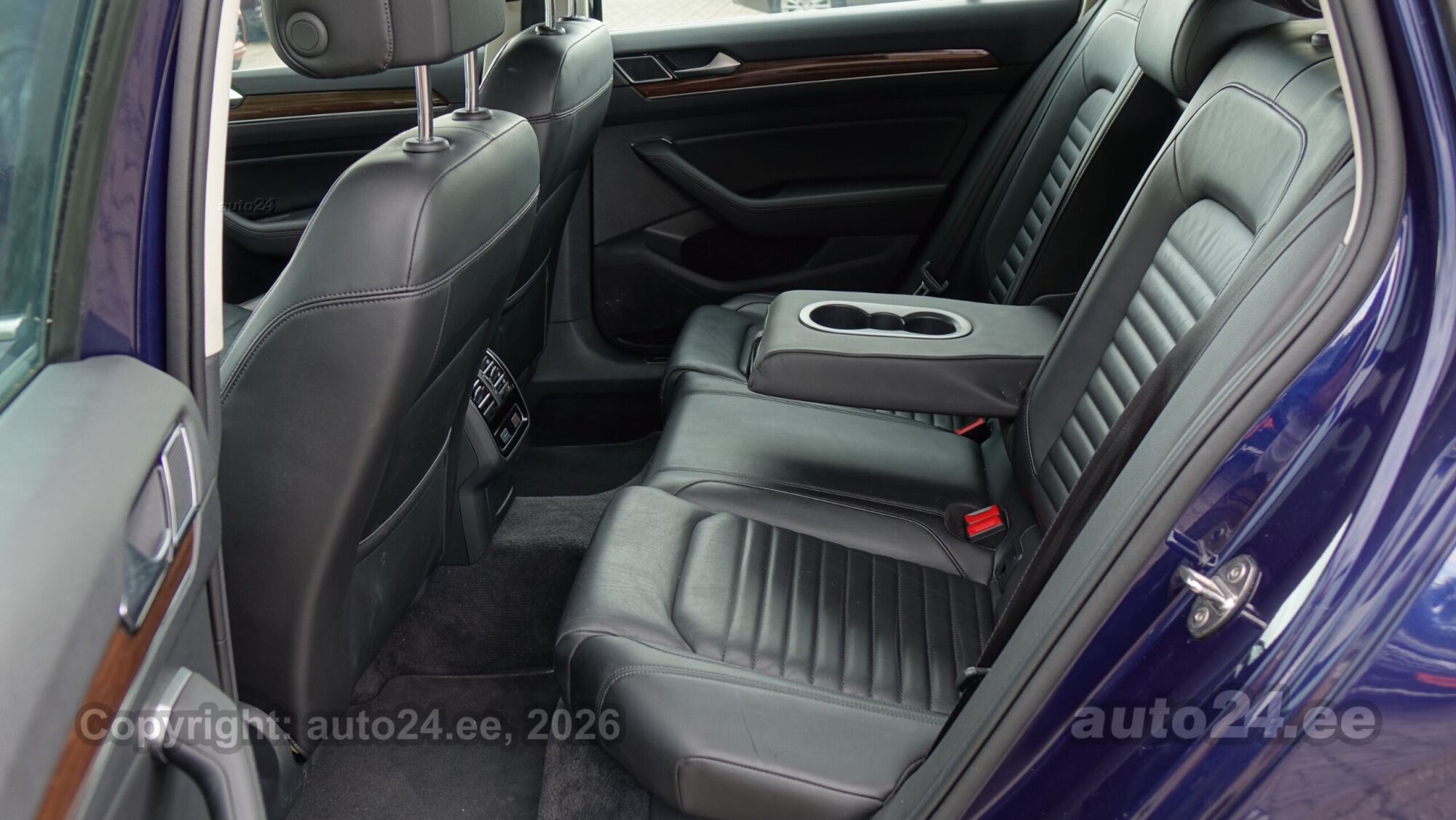 Volkswagen Passat 2018, photo 2/10