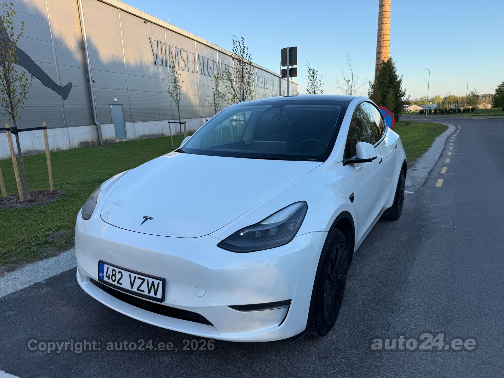 Tesla Model Y - 3