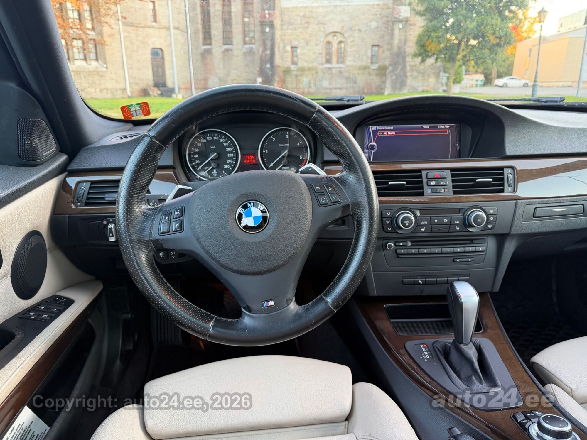 BMW 3 Series 2010 — фото 19