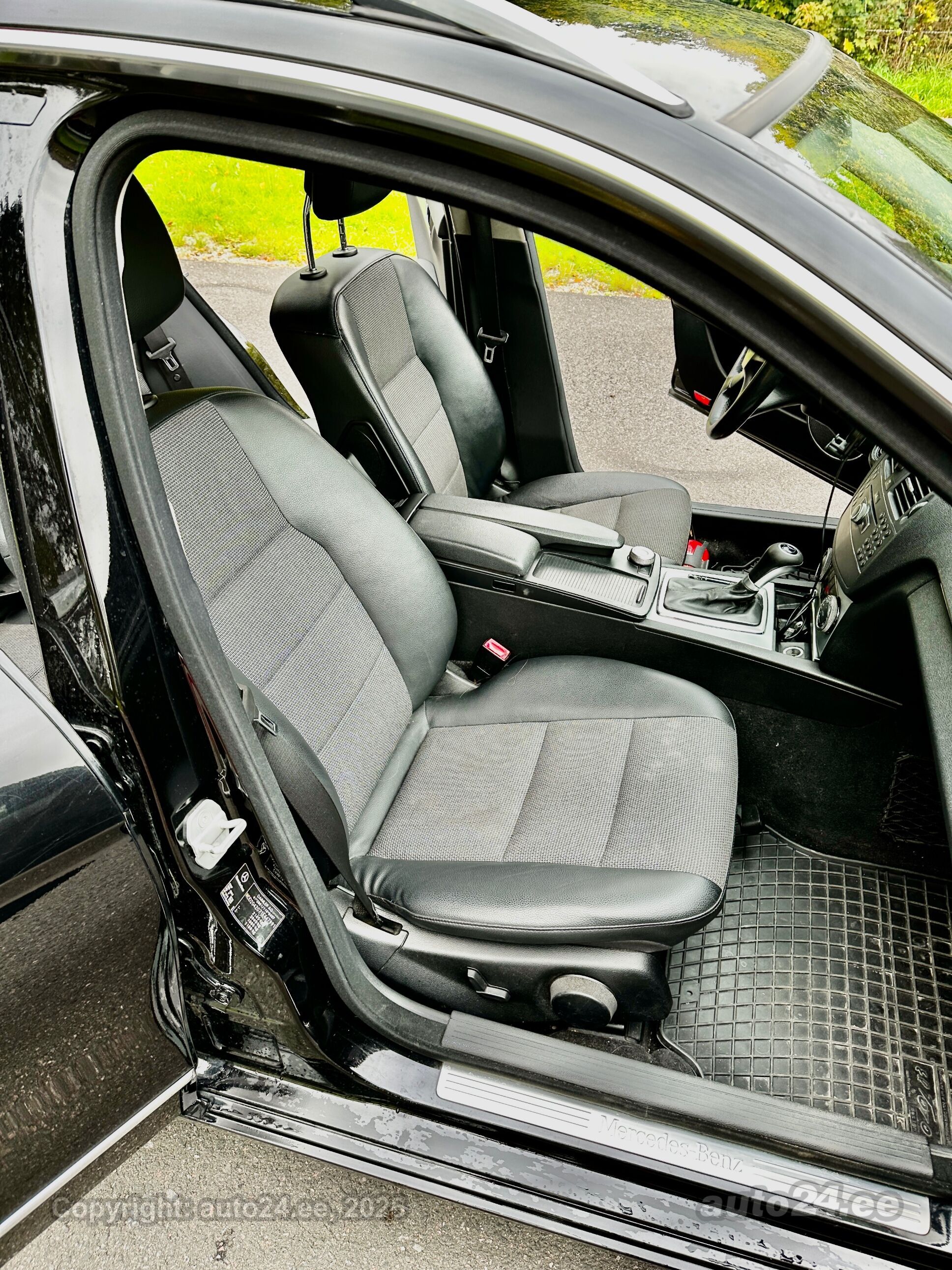 Mercedes-Benz C-Class 2009 — photo 13